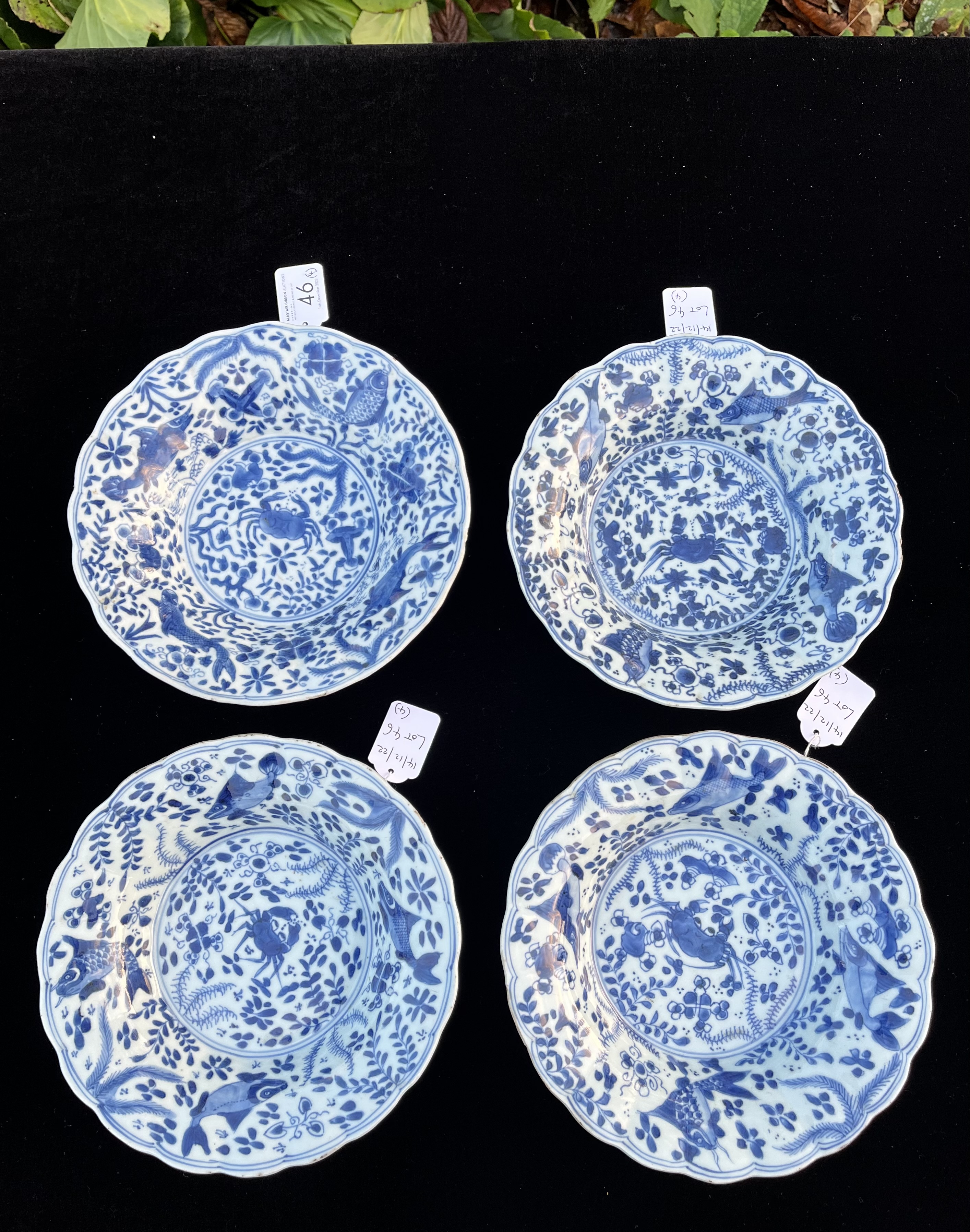 A SET OF FOUR CHINESE EXPORT BLUE AND WHITE PORCELAIN PLATES, KANGXI PERIOD, 1662 – 1722 - Image 2 of 3