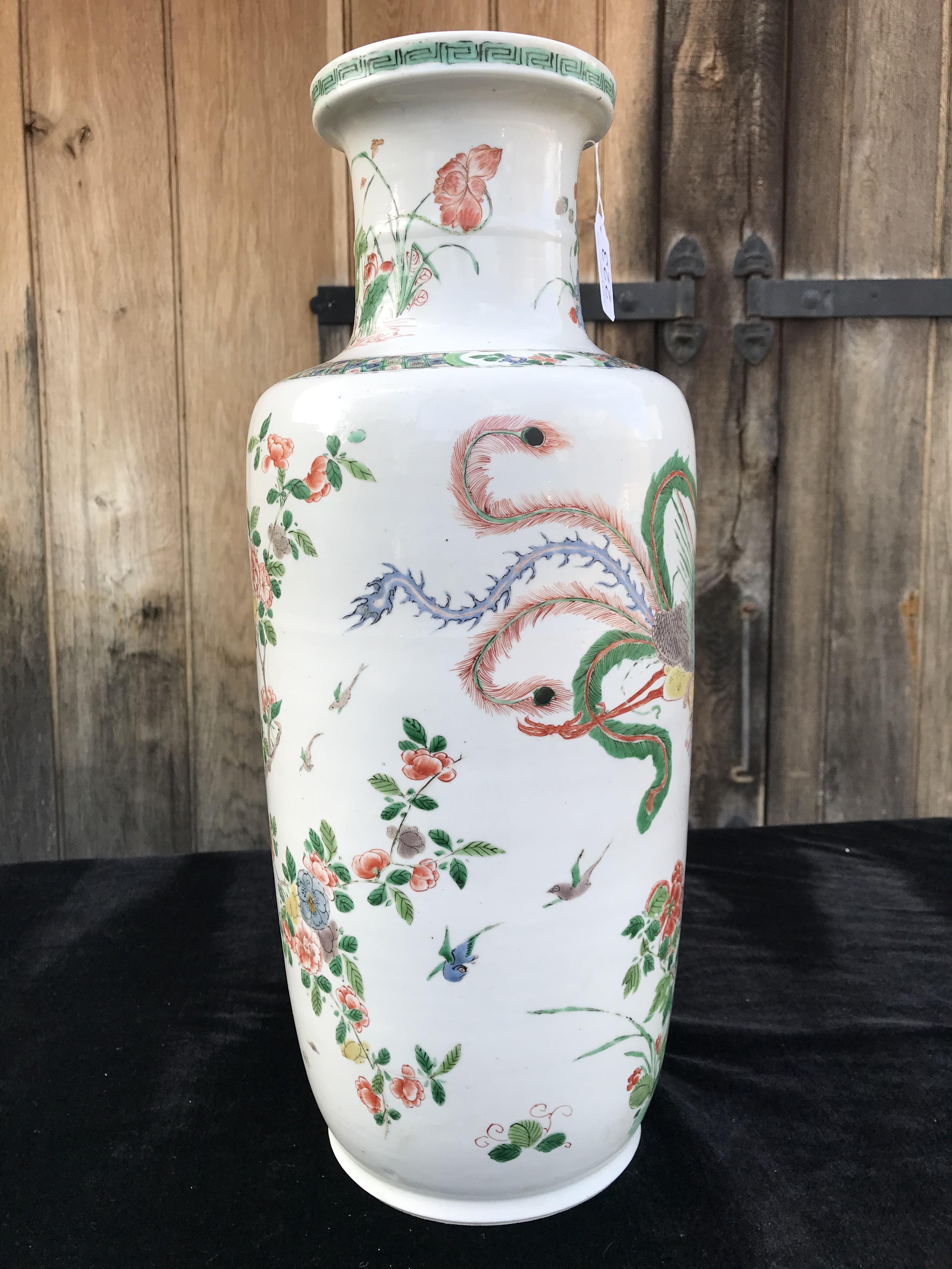 Ω A CHINESE 'FAMILLE-VERTE' PORCELAIN ROULEAU VASE, QING DYNASTY, KANGXI PERIOD, 1662 - 1722 - Image 6 of 10