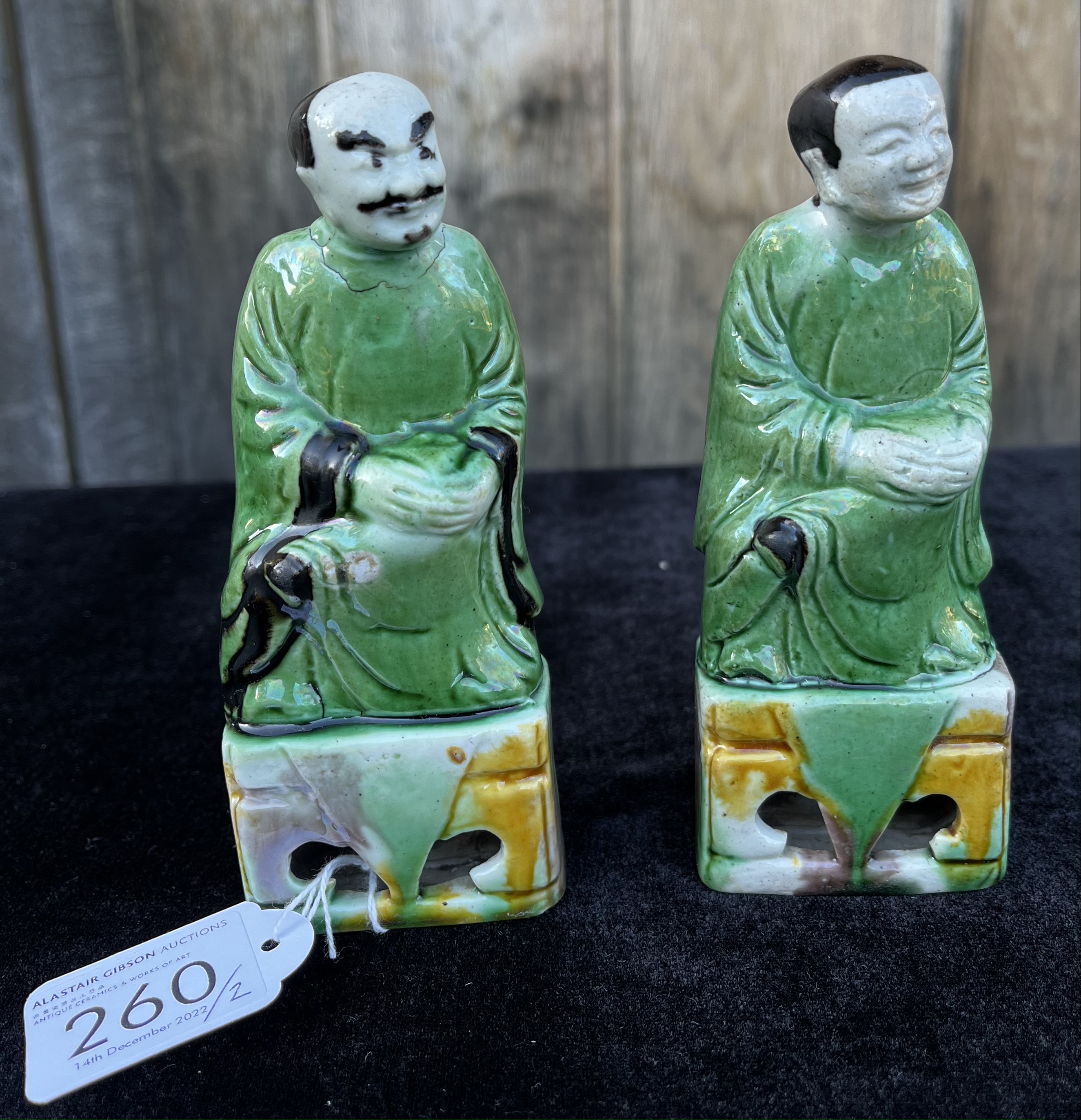 A PAIR OF CHINESE EXPORT ‘FAMILLE-VERTE’ PORCELAIN BISCUIT FIGURES, KANGXI PERIOD, 1662 - 1722 - Image 2 of 6