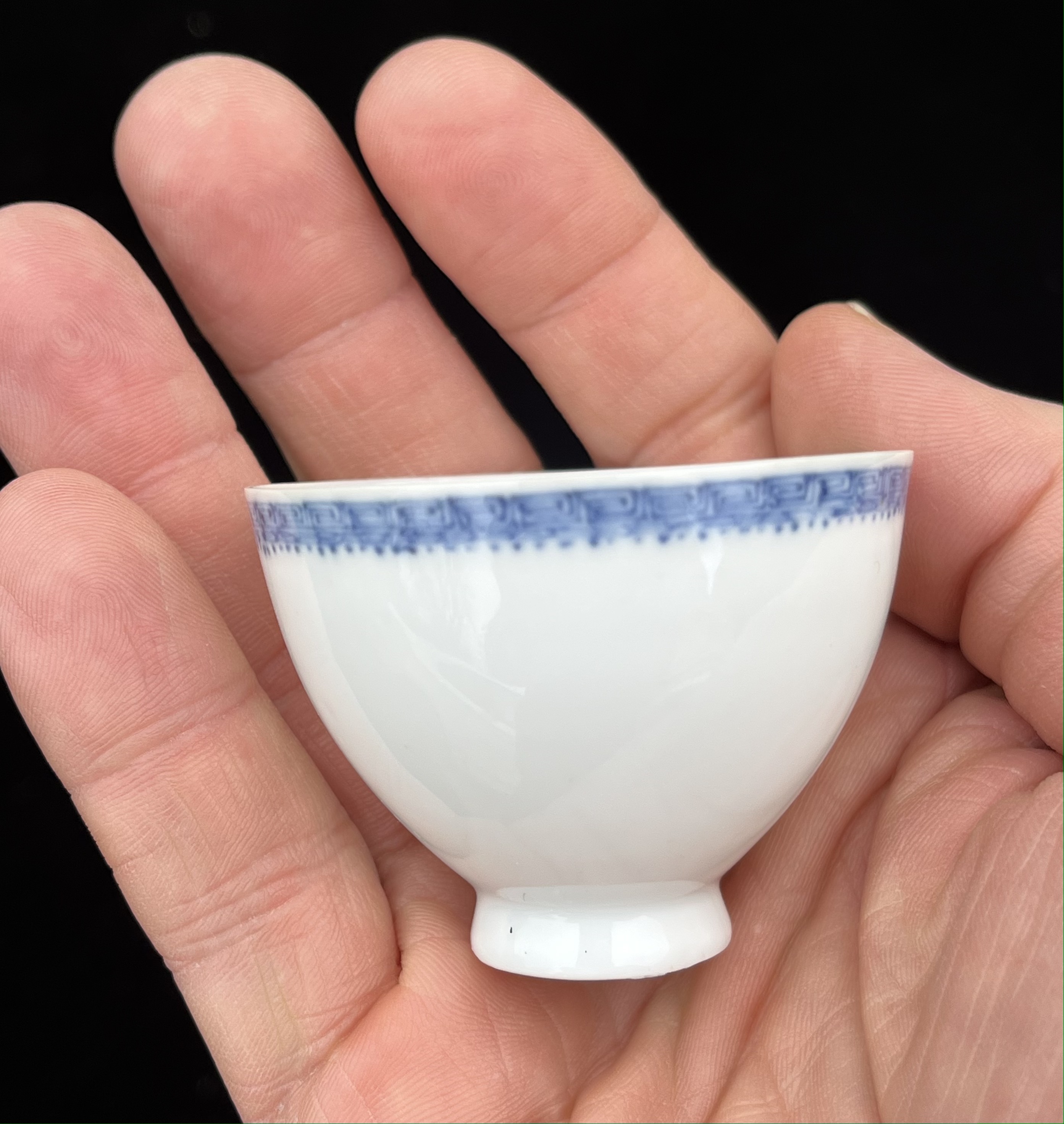 A CHINESE BLUE AND WHITE PORCELAIN ‘EGGSHELL’ WINE CUP, QING DYNASTY, KANGXI PERIOD, 1662 – 1722 - Image 7 of 11