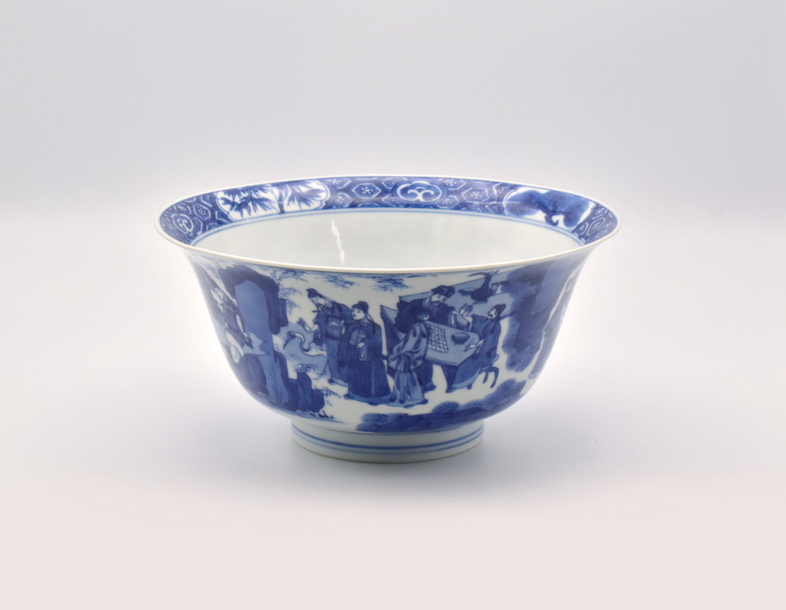 A GOOD CHINESE BLUE AND WHITE PORCELAIN ‘EIGHTEEN SCHOLARS’ BOWL, KANGXI PERIOD, 1662 – 1722 - Image 6 of 22