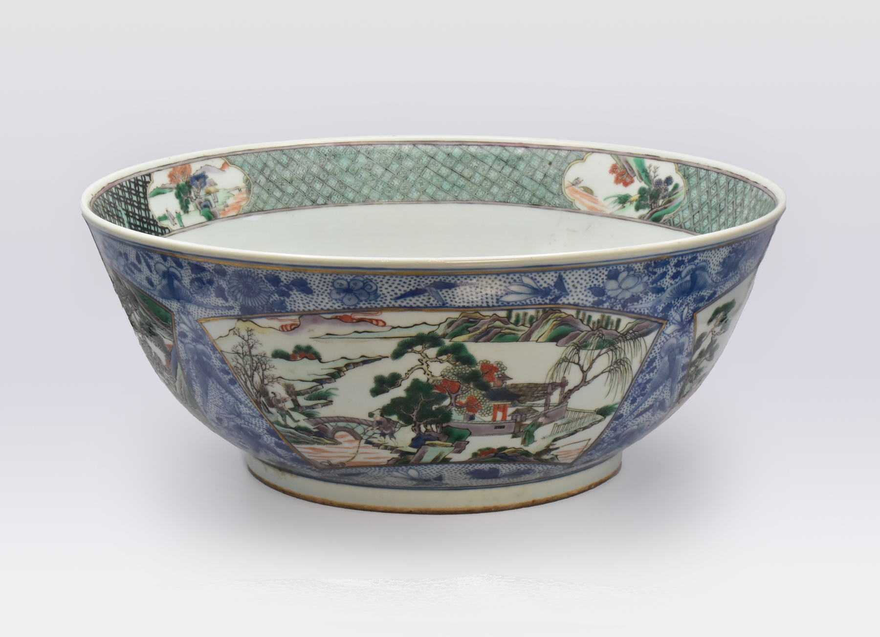 A LARGE CHINESE UNDERGLAZE-BLUE AND 'FAMILLE-VERTE' PUNCHBOWL, QING DYNASTY, 19TH CENTURY - Image 2 of 12