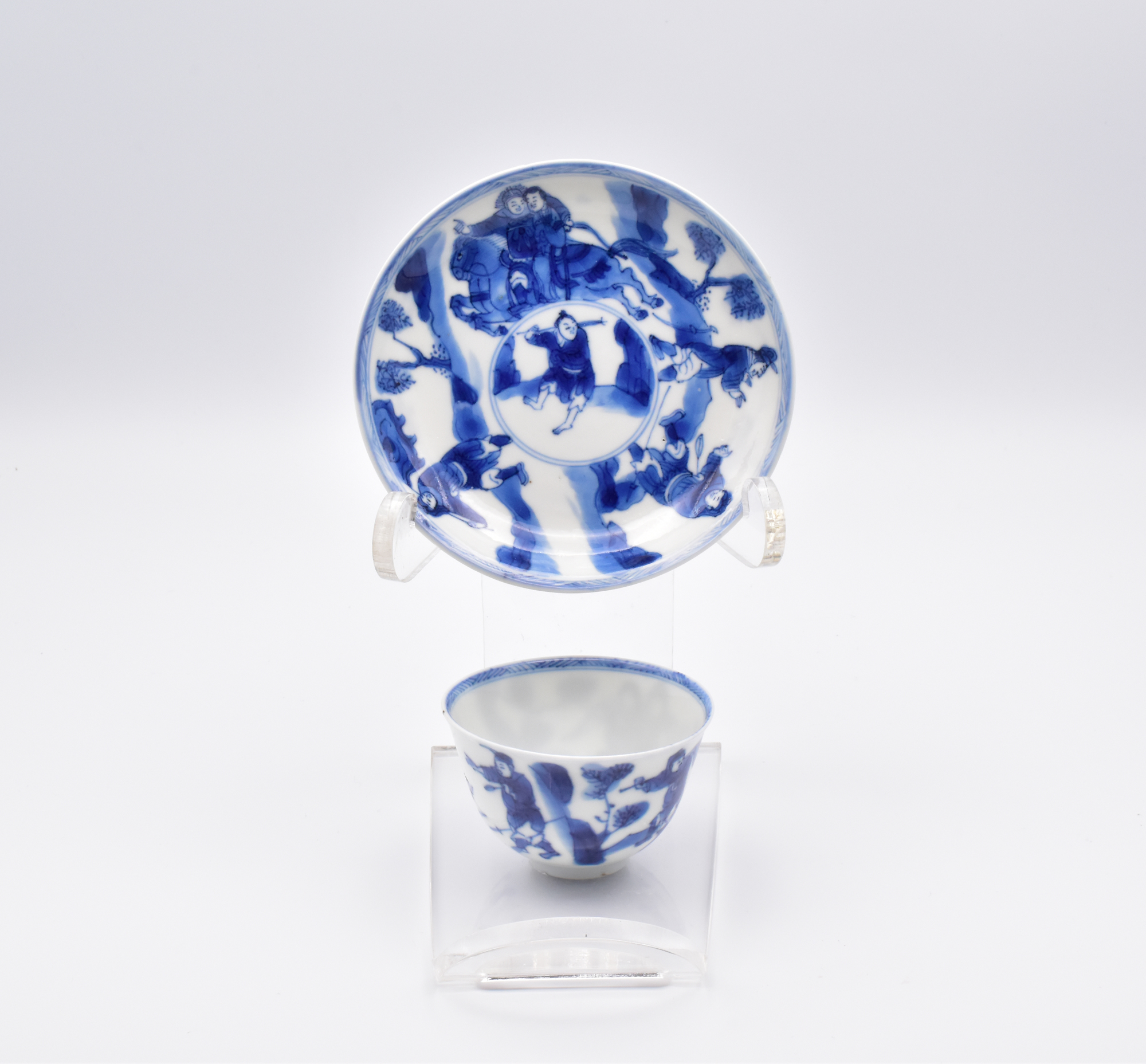 A CHINESE BLUE AND WHITE PORCELAIN TEA BOWL AND SAUCER, QING DYNASTY, KANGXI PERIOD, 1662 – 1722