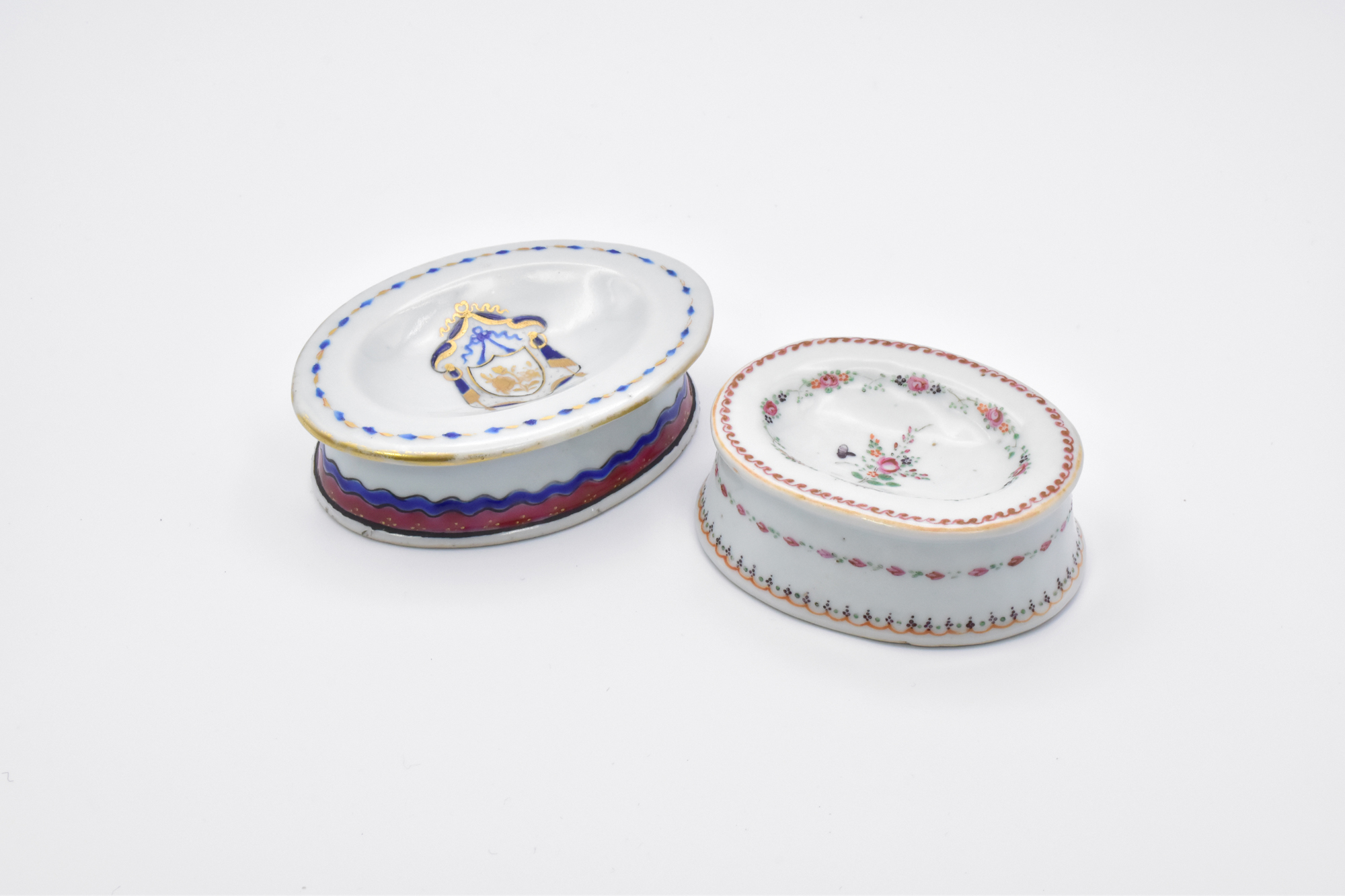 TWO CHINESE EXPORT PORCELAIN OVAL SALTS, QING DYNASTY, QIANLONG PERIOD, 1736 – 1795