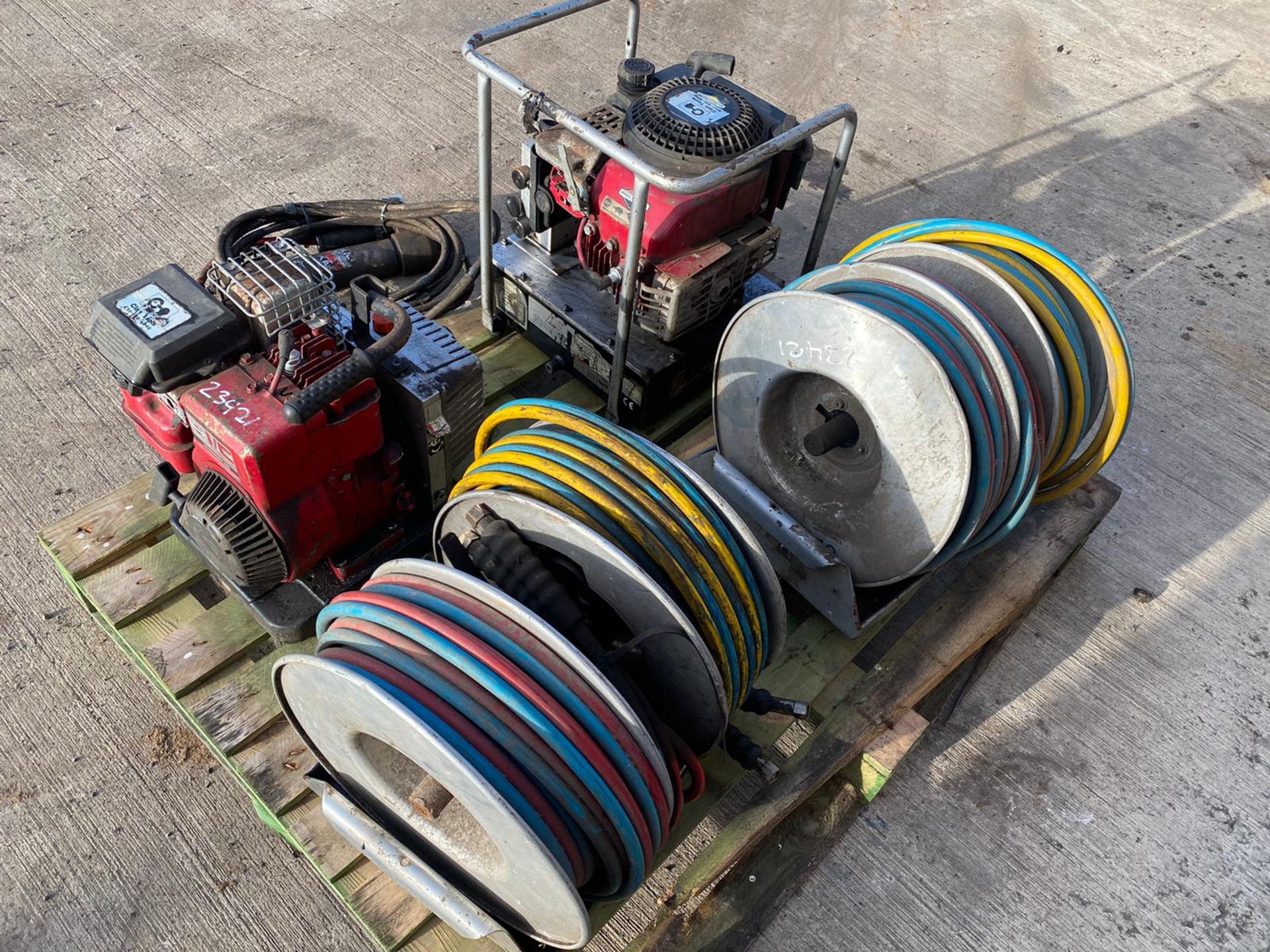 JAWS OF LIFE HYDRAULIC PACK AND HOSES LOCATION NORTH YORKSHIRE. - Image 3 of 3