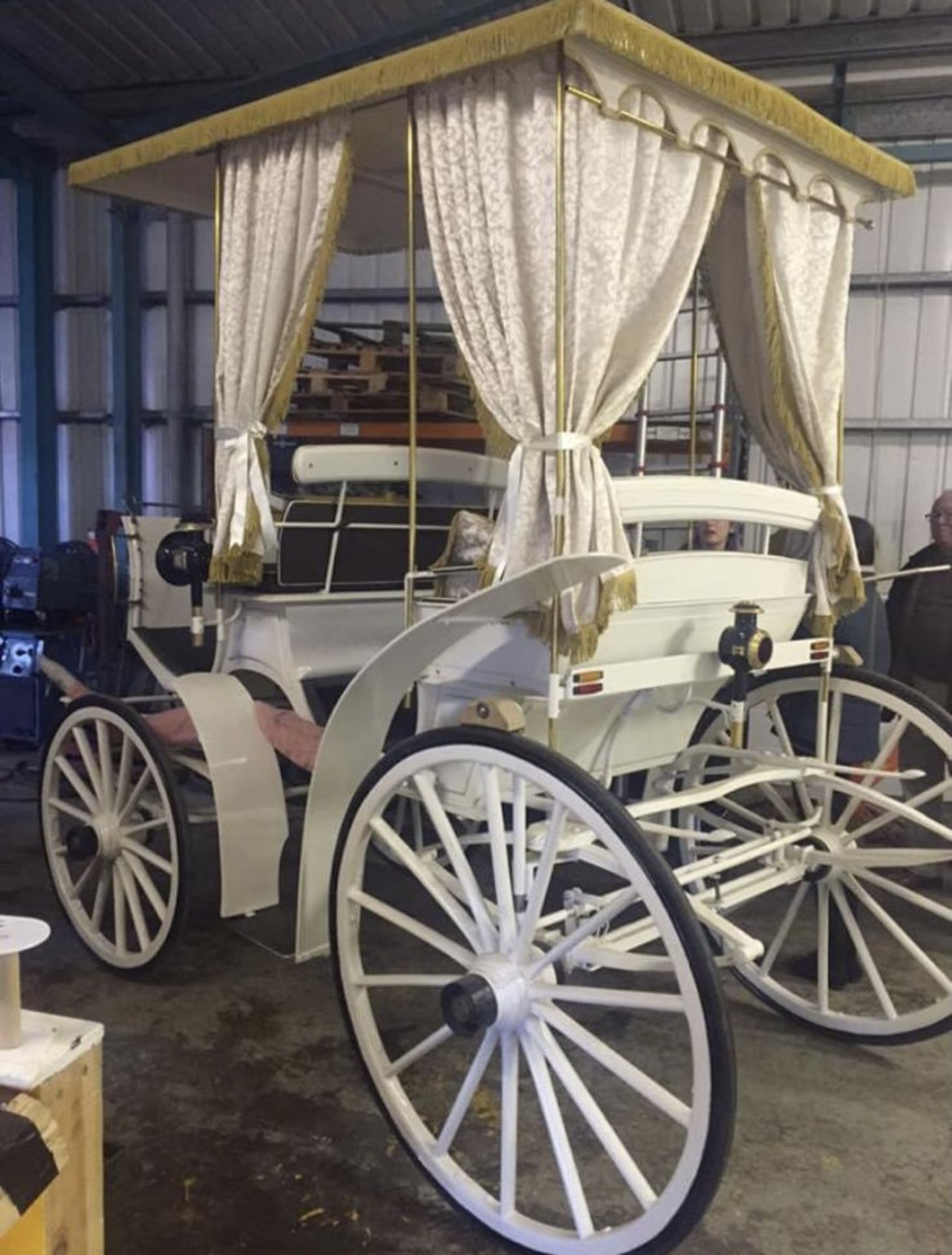 WEDDING CARRIAGE VINTAGE HORSE DRAWN 1870S VICTORIA PHANTOM CARRIAGE.LOCATION NORTH YORKSHIRE. - Image 2 of 4