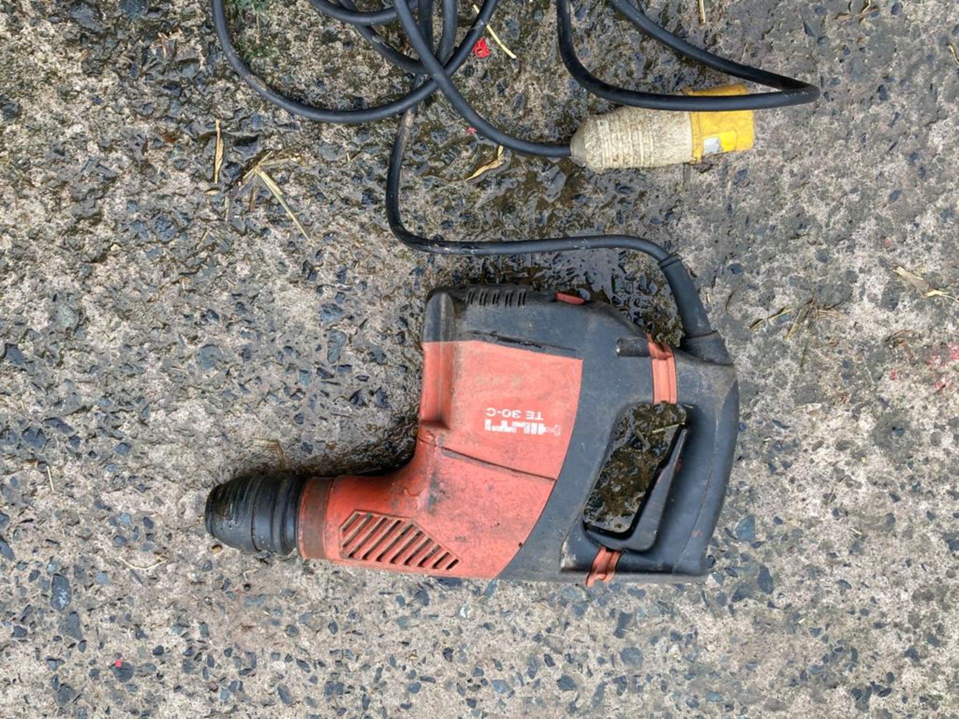 HILTI TE30 HAMMER DRILL 110V LOCATION NORTHERN IRELAND - Image 2 of 2