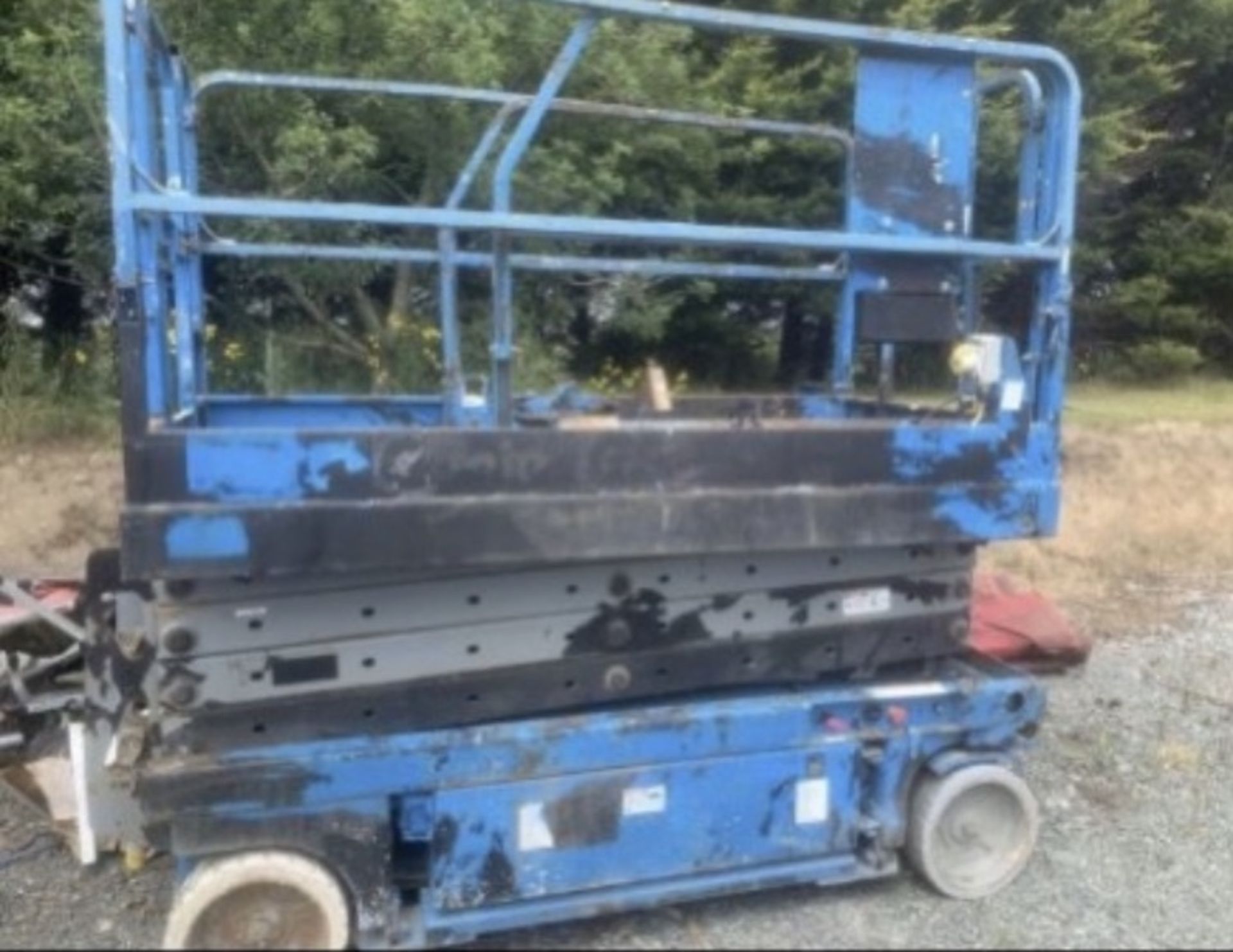 GENIE GS2646 SCISSOR LIFT WITH REMOTE CONTROLLOCATION NORTHERN IRELAND