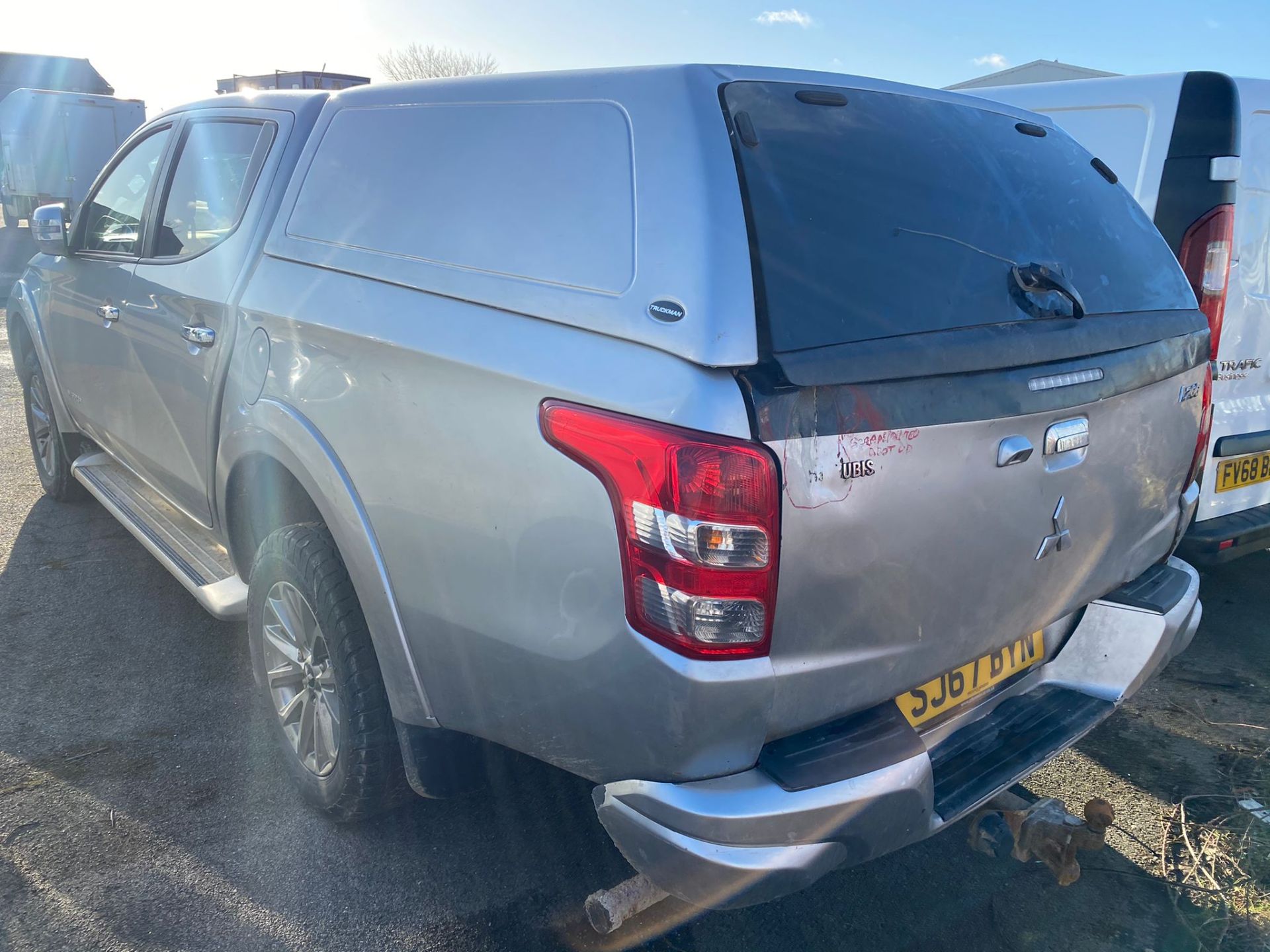 MITSUBISHI L200 WARRIOR 4X4 PICK UP STARTS RUNS AND DRIVES LOCATION NORTH YORKSHIRE. - Image 2 of 5