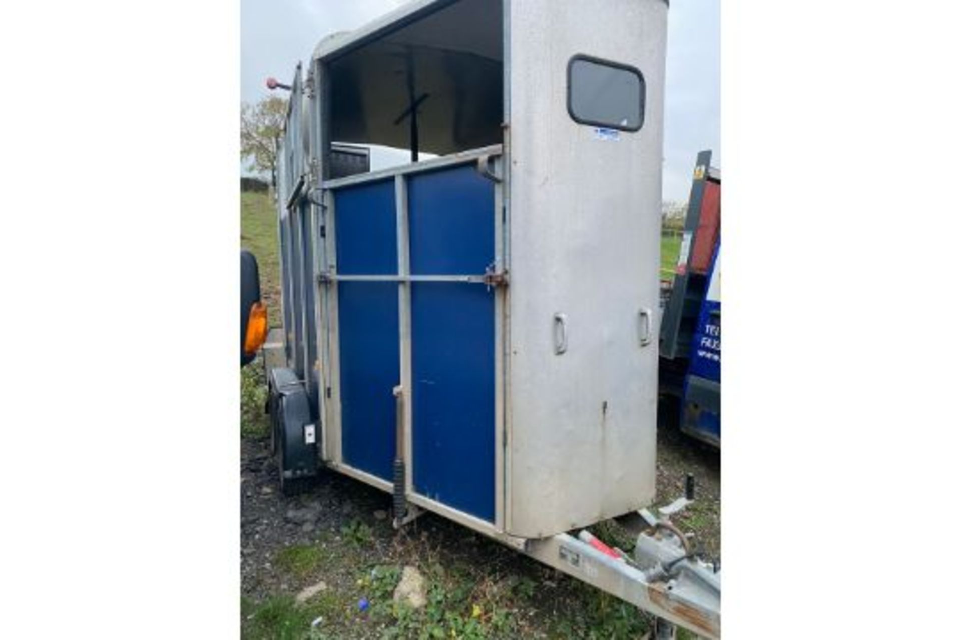 IFOR WILLIAMS HB510 HORSEBOX DOUBLE WITH PARTITION ALLOY FLOOR