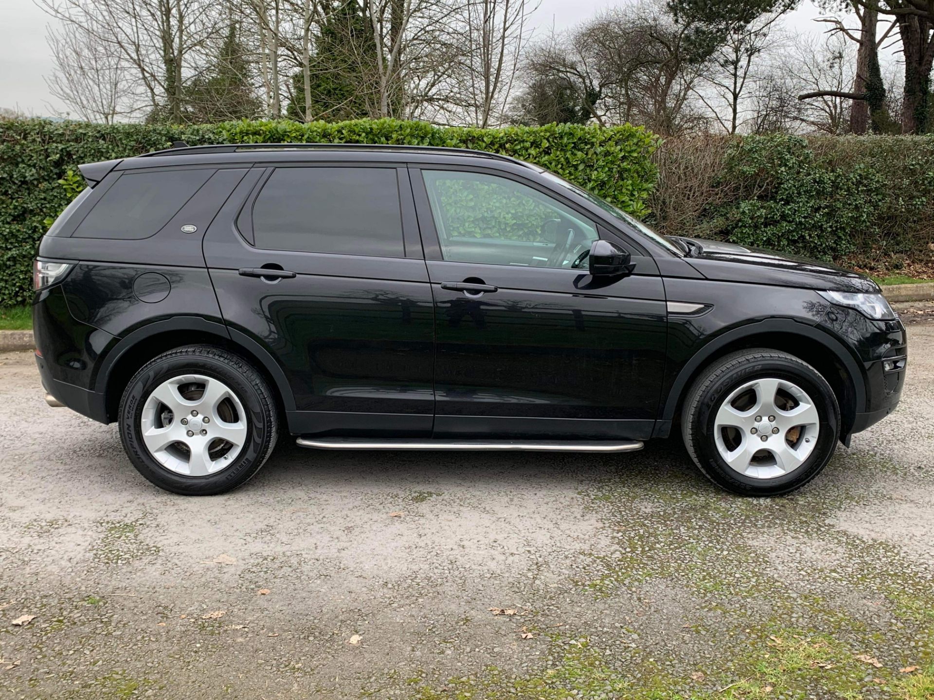 LAND ROVER DISCOVERY SPORT 2.0 TD4 SE TECH 150 S/S - Image 8 of 10
