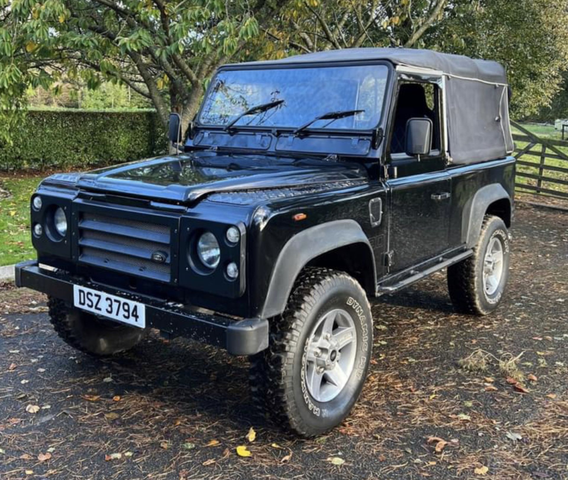 LAND ROVER DEFENDER 90 200 TDI SOFT TOP - Image 2 of 18