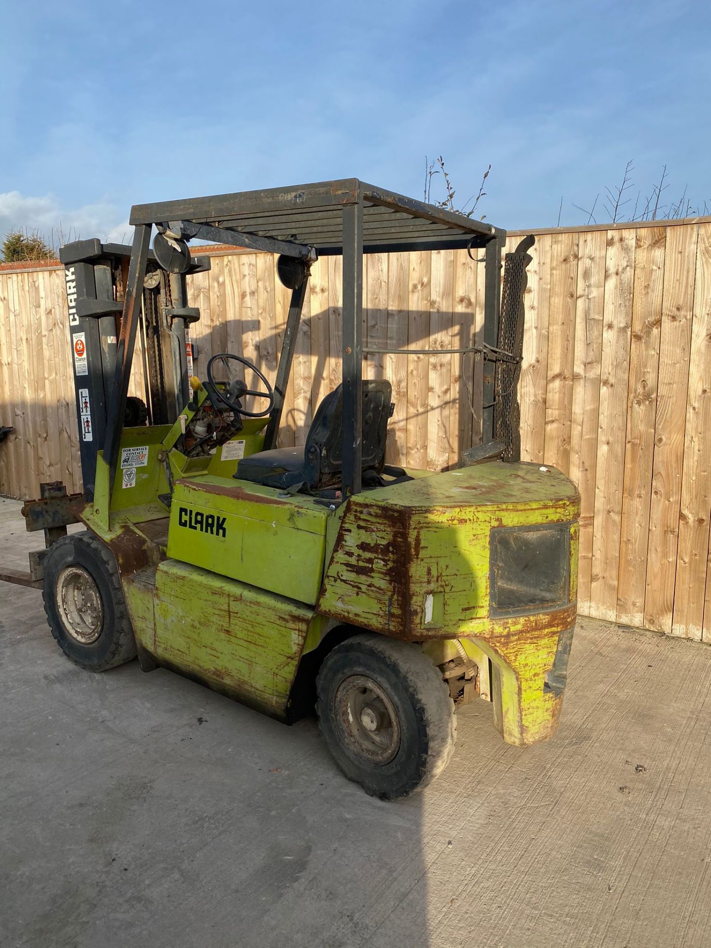 CLARKE DPM 25N FORKLIFT - Image 2 of 5