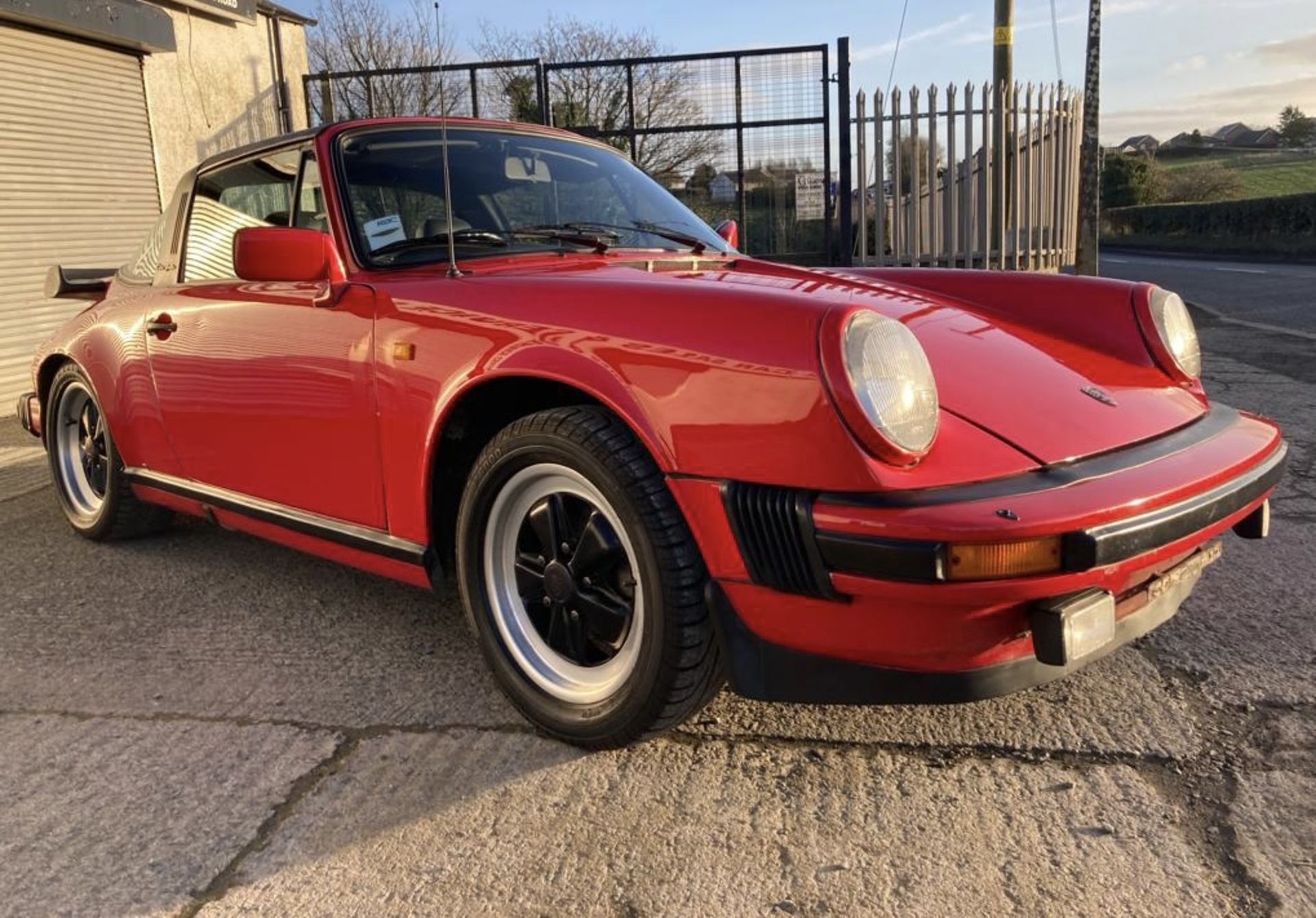 PORSCHE 911 TARGA - Image 20 of 38