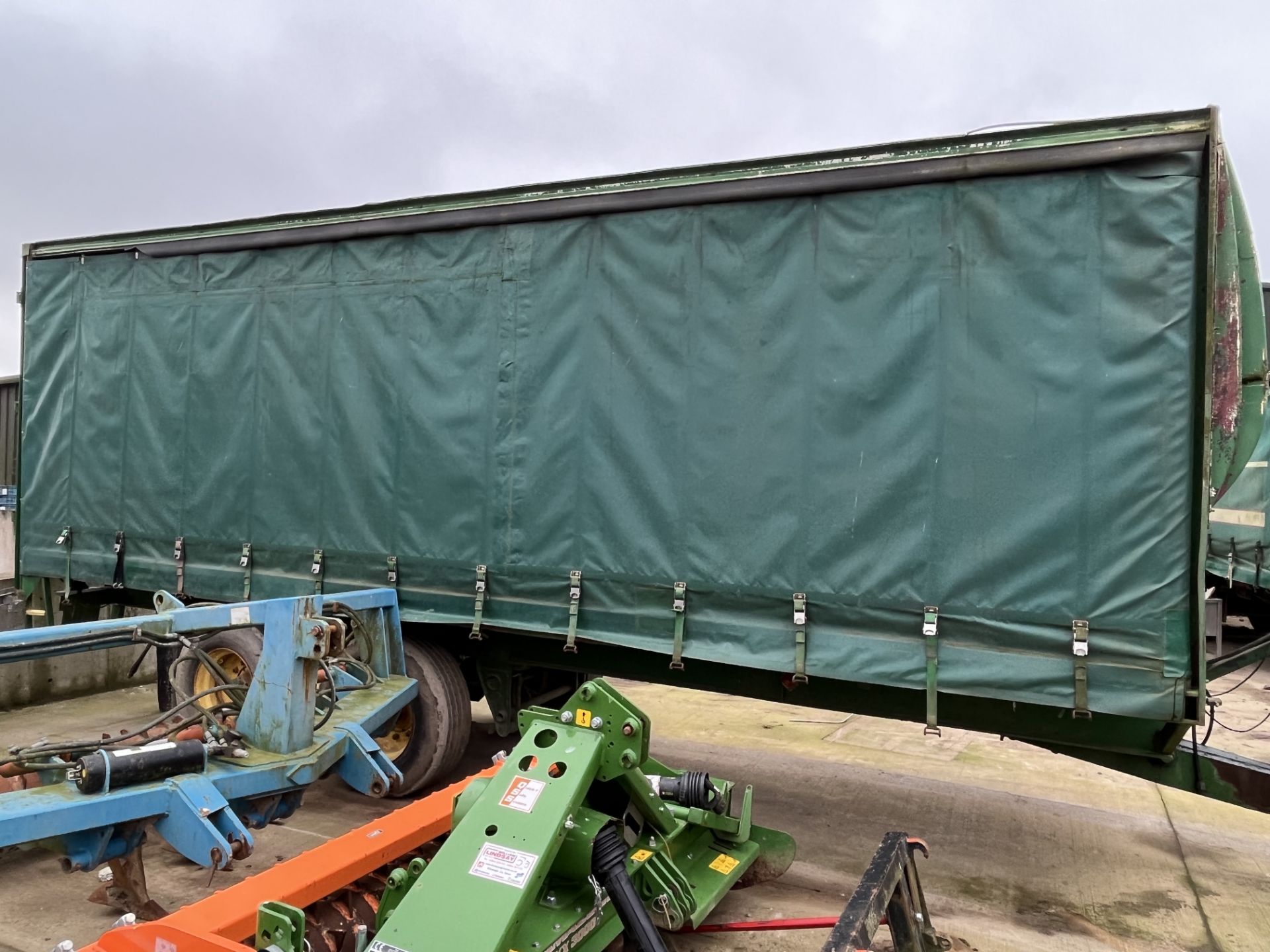 CURTAINSIDE TRACTOR TRAILER - Image 5 of 6