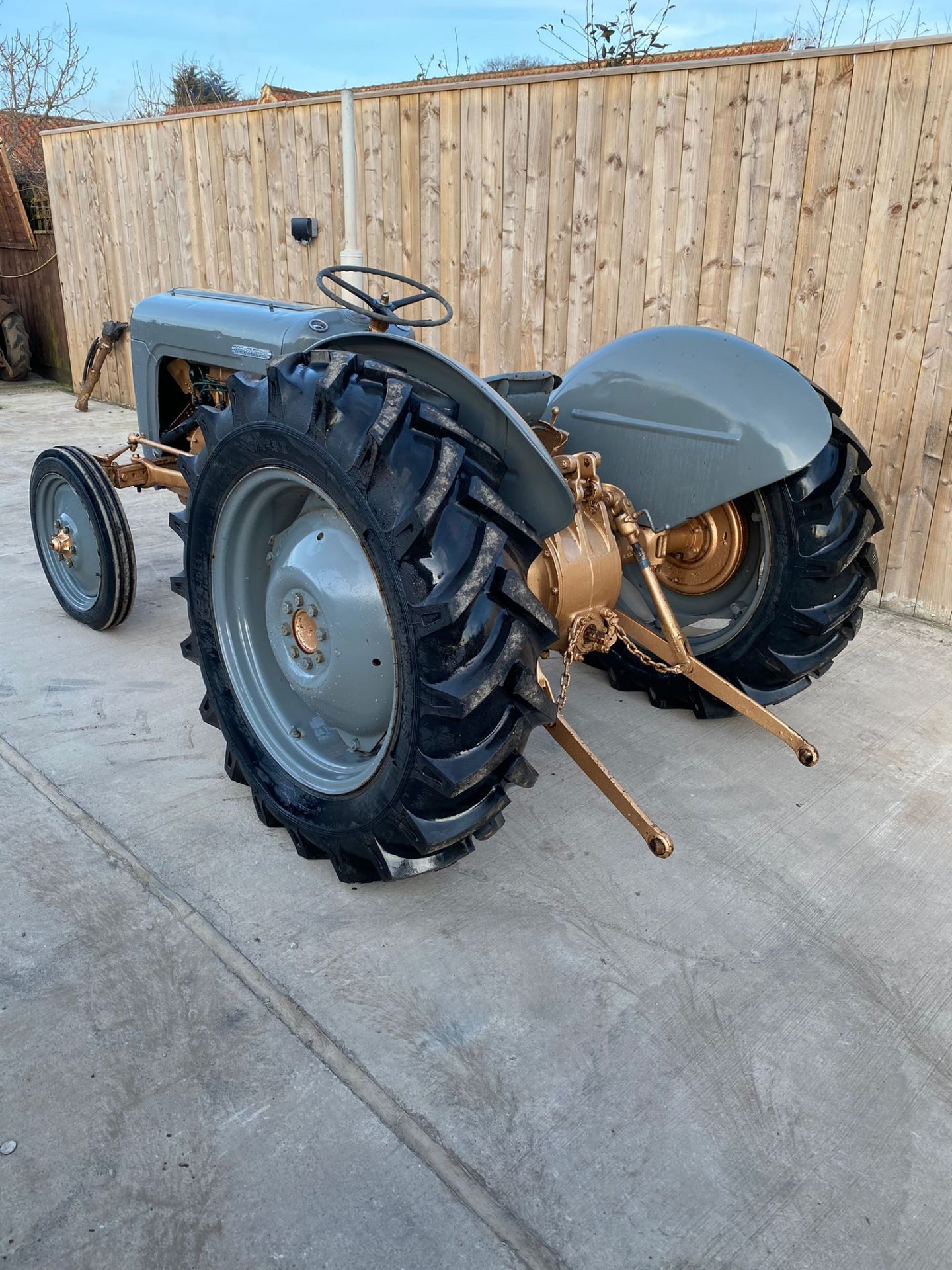 FERGUSON GOLD BELLY VINTAGE TRACTOR - Image 4 of 8