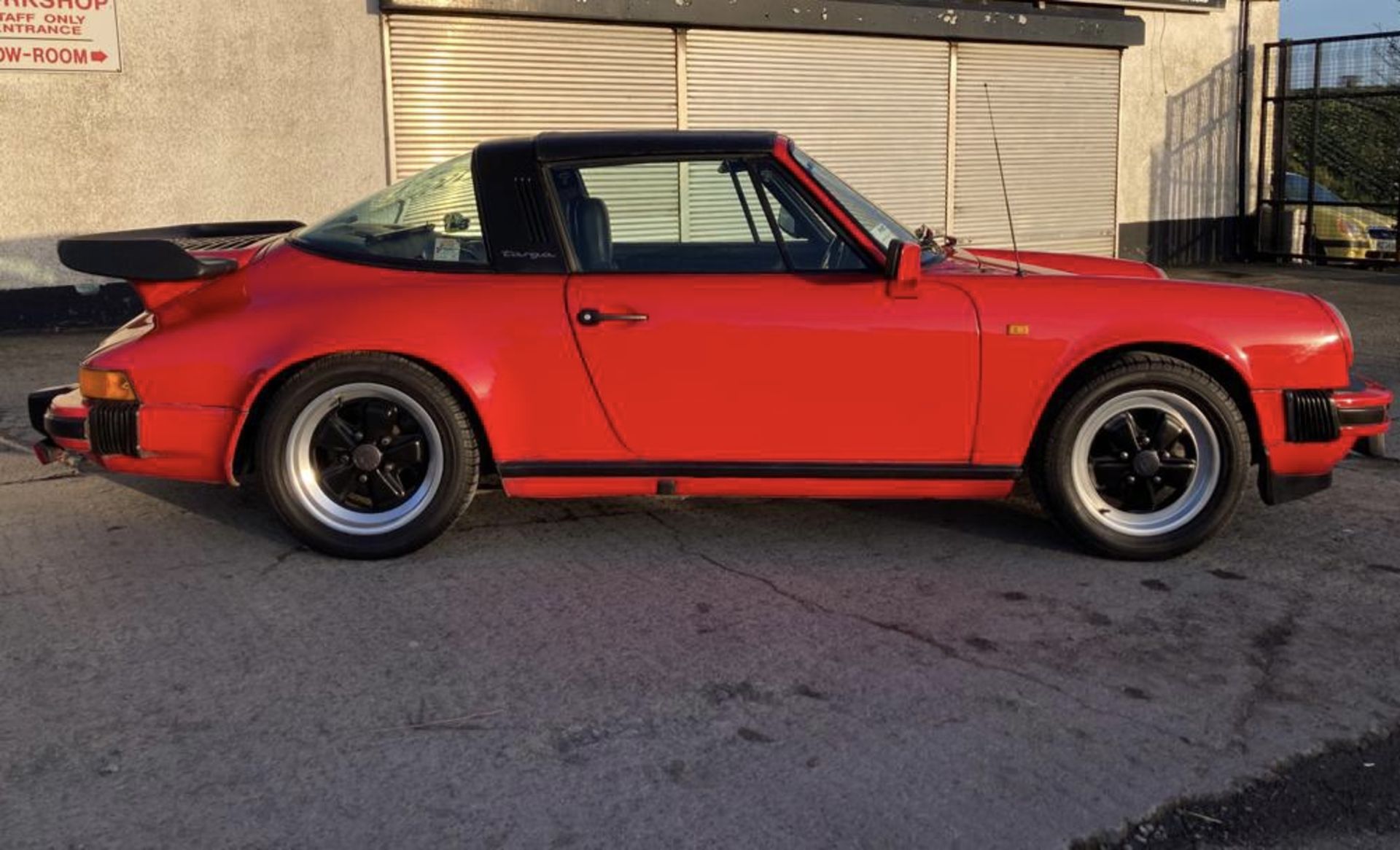 PORSCHE 911 TARGA - Image 11 of 38