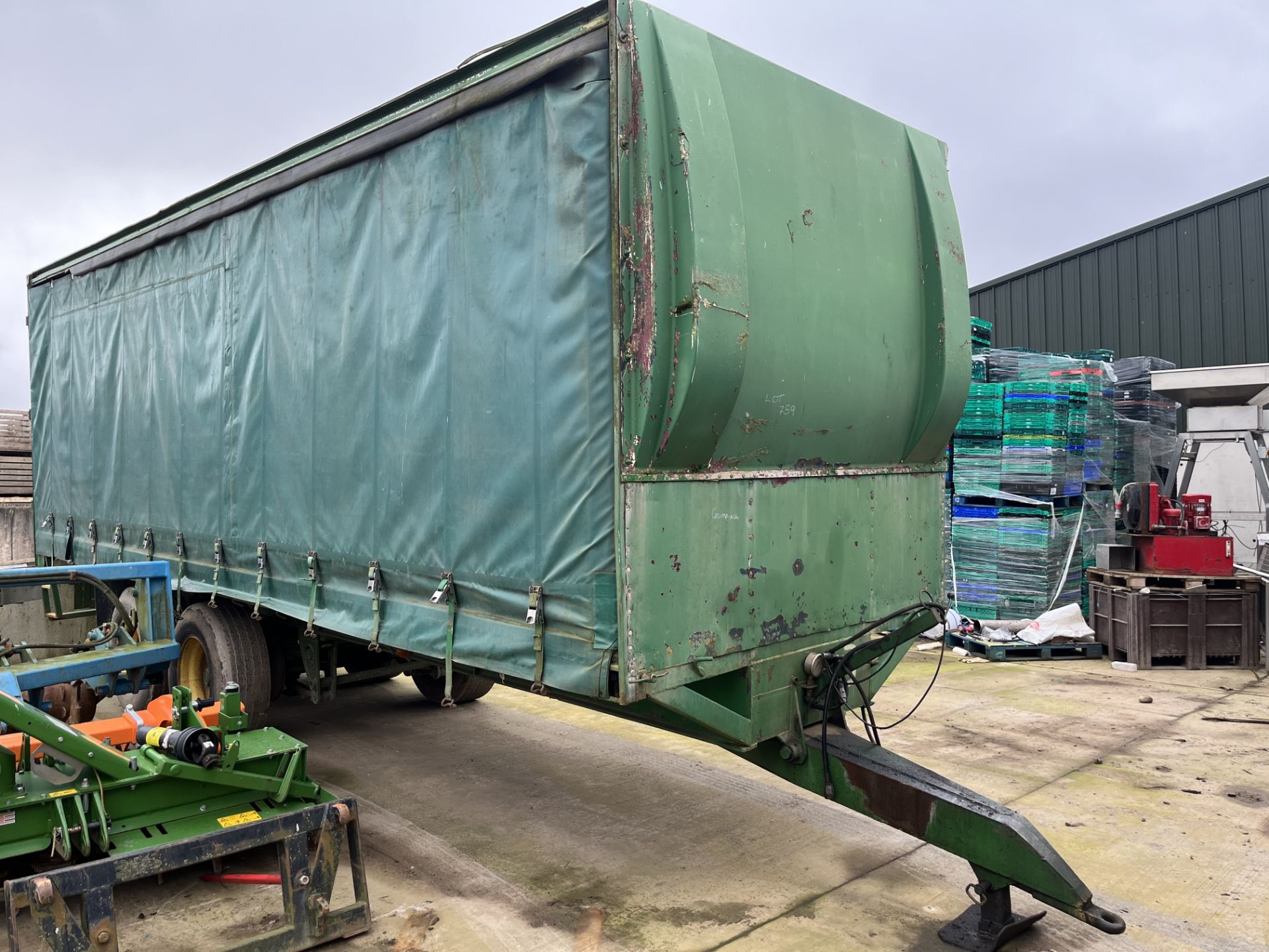 CURTAINSIDE TRACTOR TRAILER