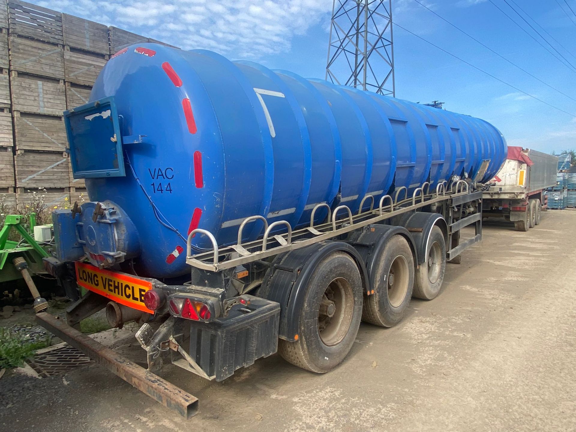 THOMPSON CARMICHAEL HGV VACUUM TANKER - Image 2 of 4