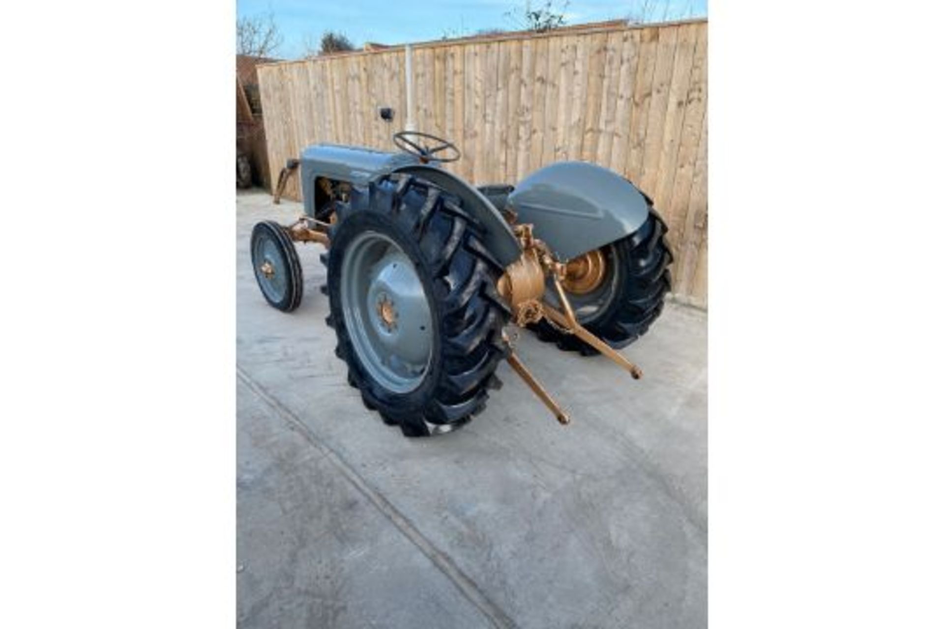 FERGUSON GOLD BELLY VINTAGE TRACTOR - Image 4 of 8