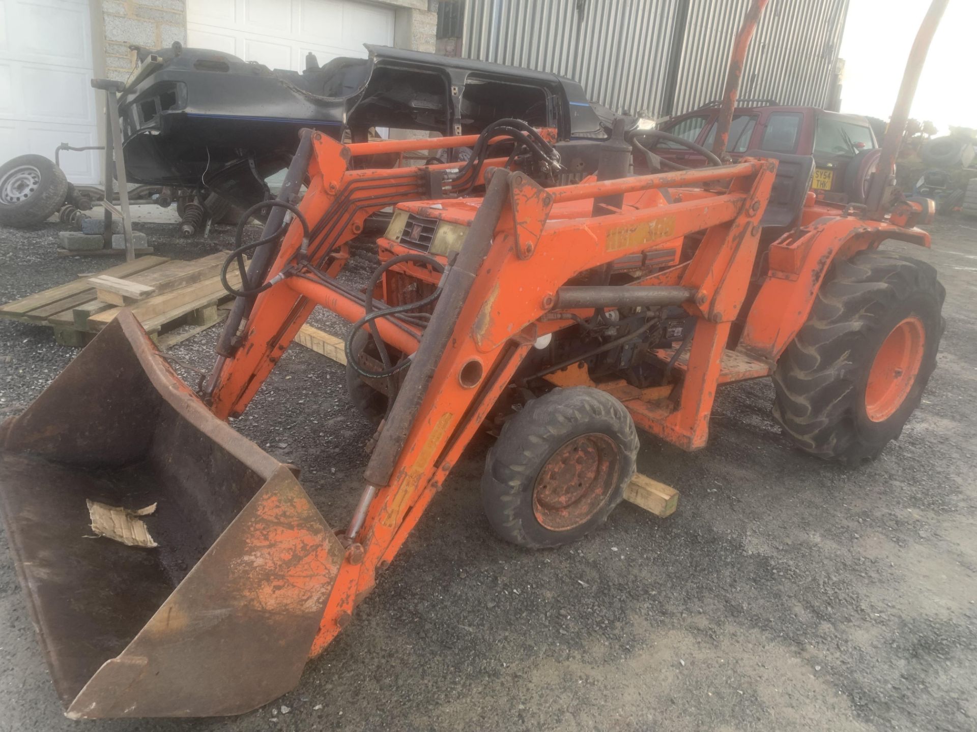 KUBOTA B1250 4WD COMPACT TRACTOR C/W LOADER - Image 3 of 4