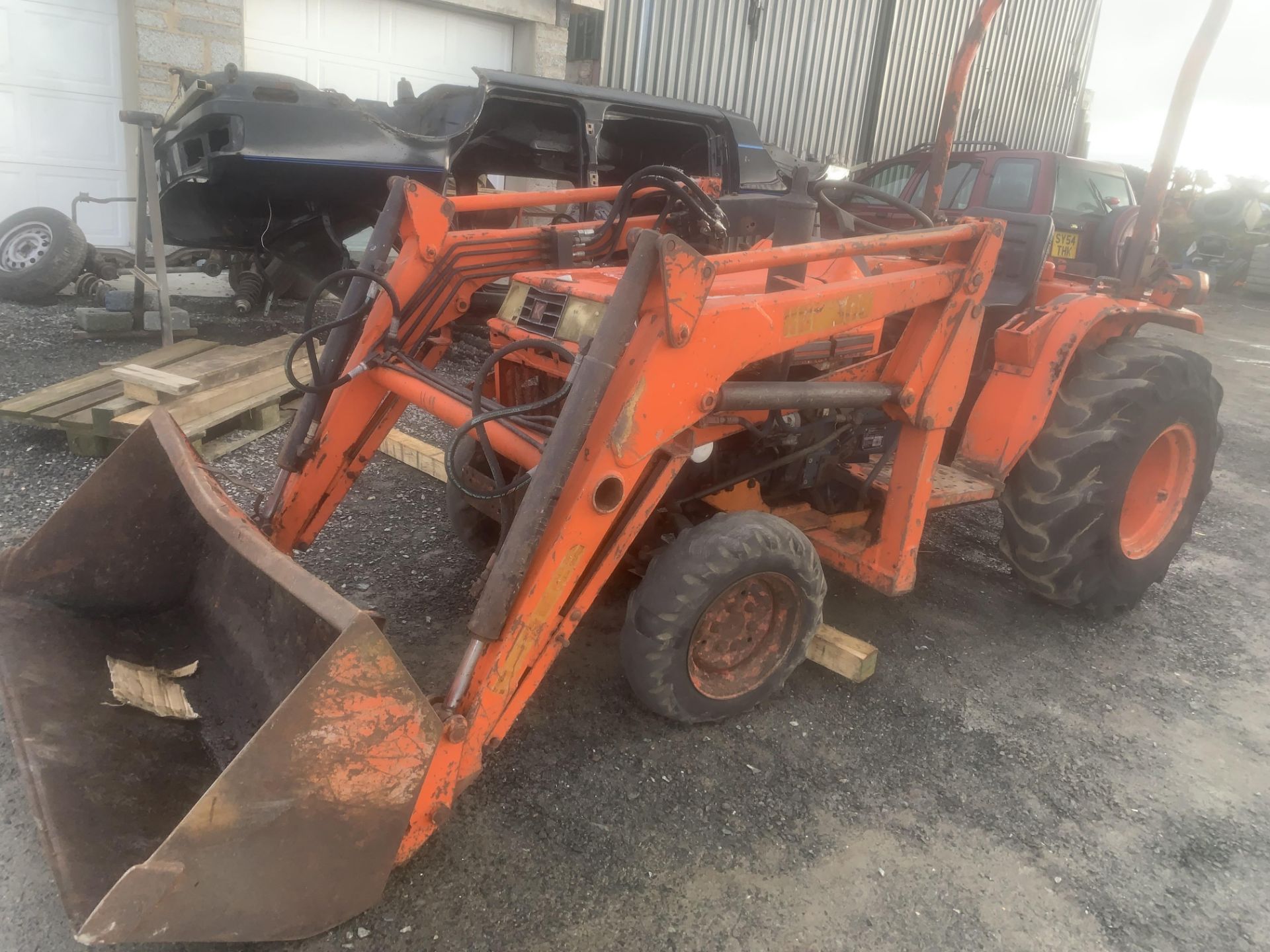 KUBOTA B1250 4WD COMPACT TRACTOR C/W LOADER