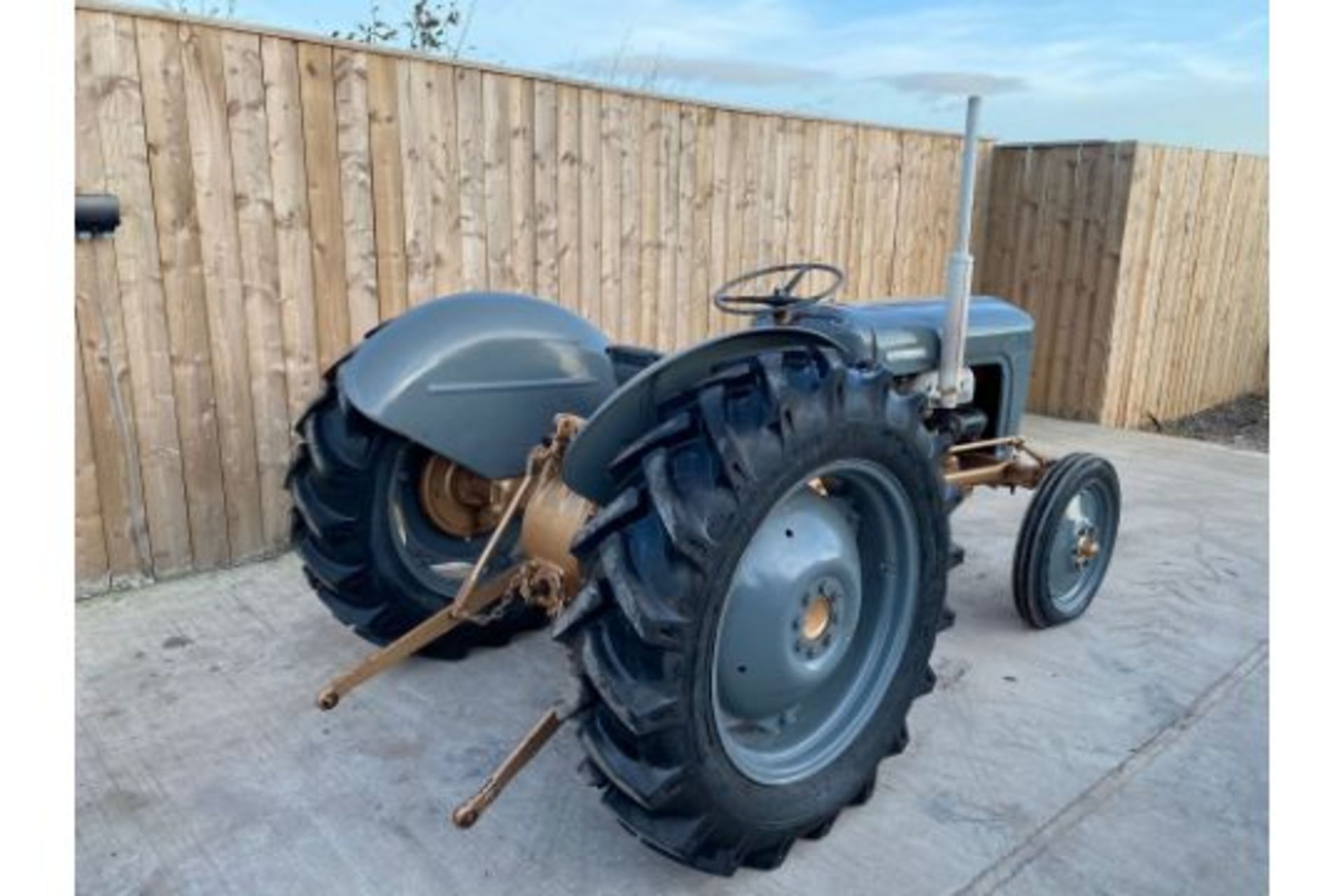 FERGUSON GOLD BELLY VINTAGE TRACTOR - Image 3 of 8