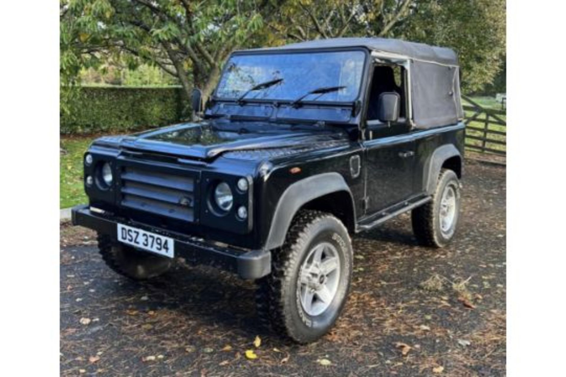 LAND ROVER DEFENDER 90 200 TDI SOFT TOP - Image 2 of 17