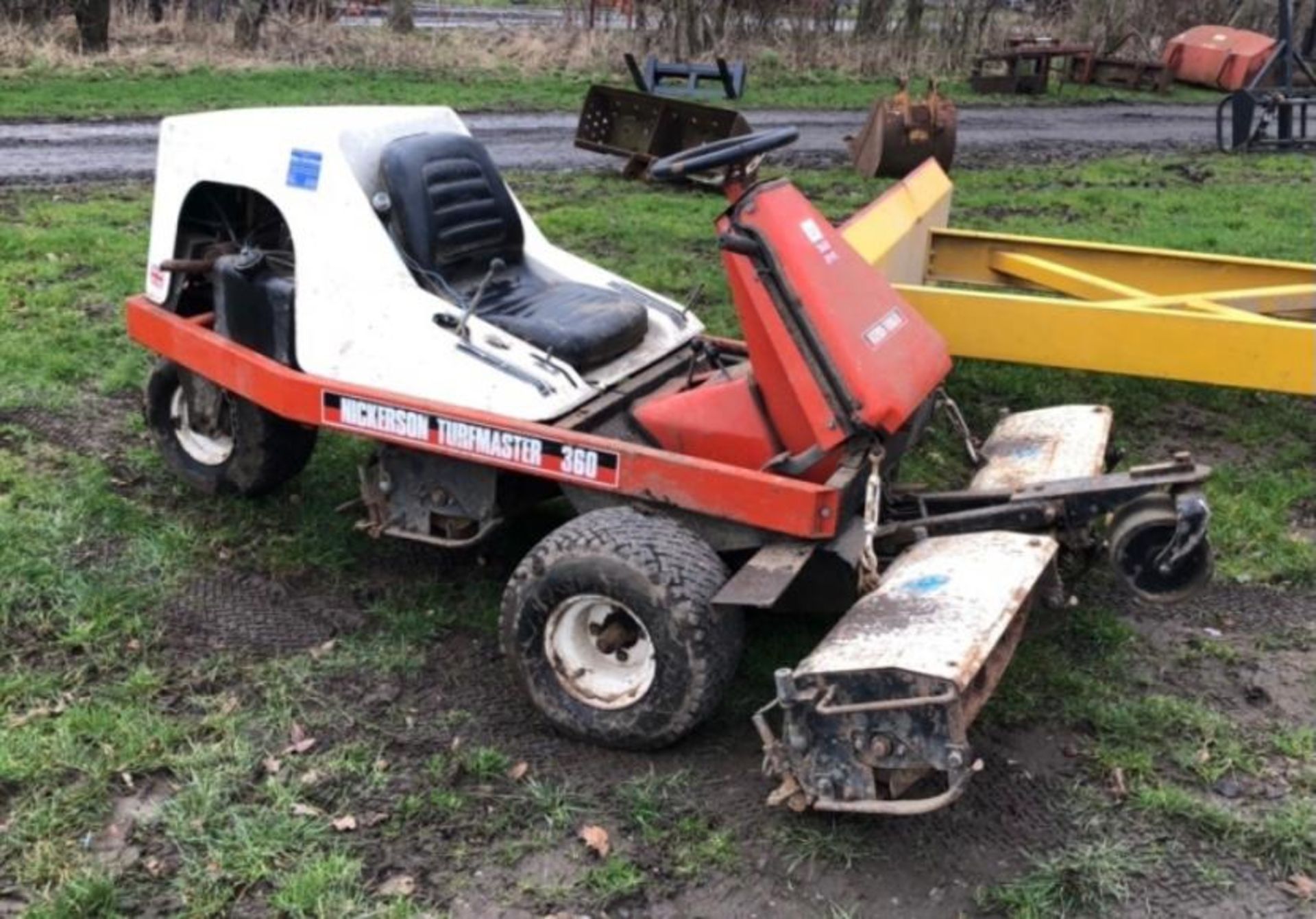 RIDE ON COMMERCIAL MOWER LOCATION NORTH YORKSHIRE. - Image 2 of 3