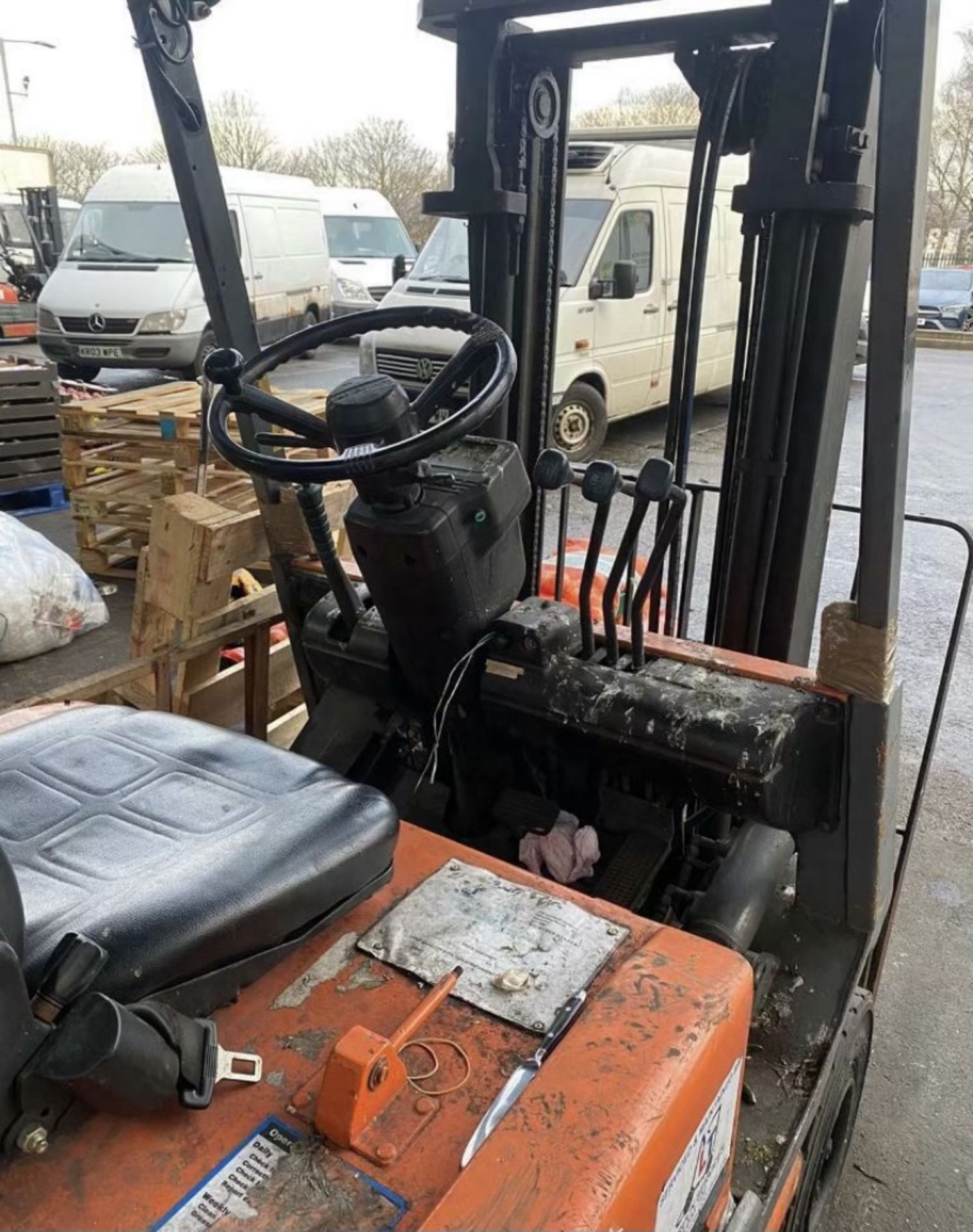 TOYOTA ELECTRIC FORKLIFT TRUCK LOCATION NORTH YORKSHIRE - Image 4 of 5