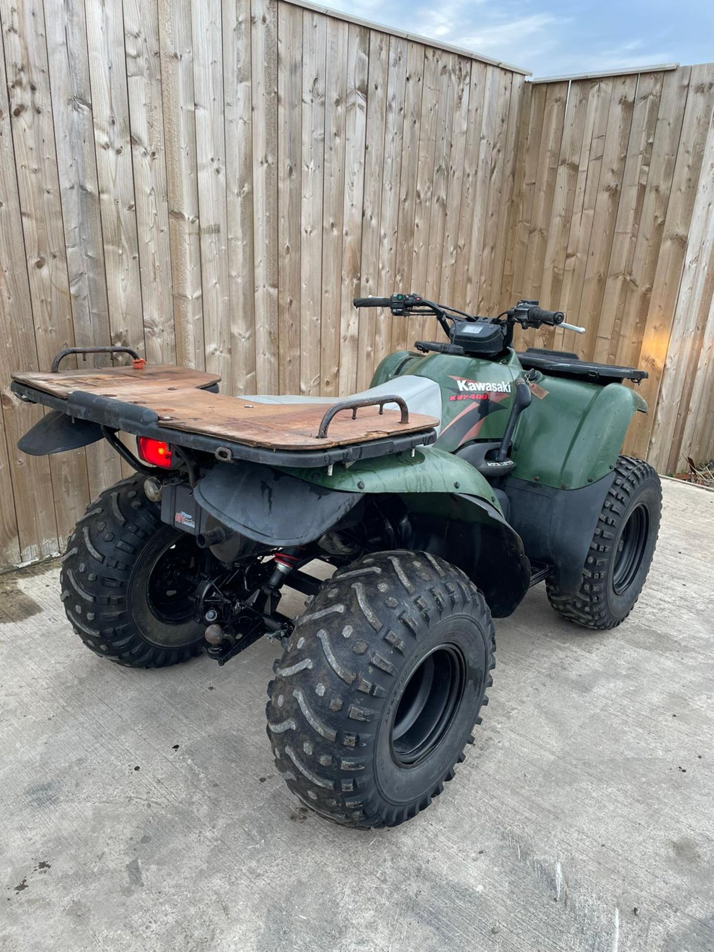 KAWASAKI KVF 400 4X4 FARM QUAD LOCATION NORTH YORKSHIRE. - Image 2 of 4