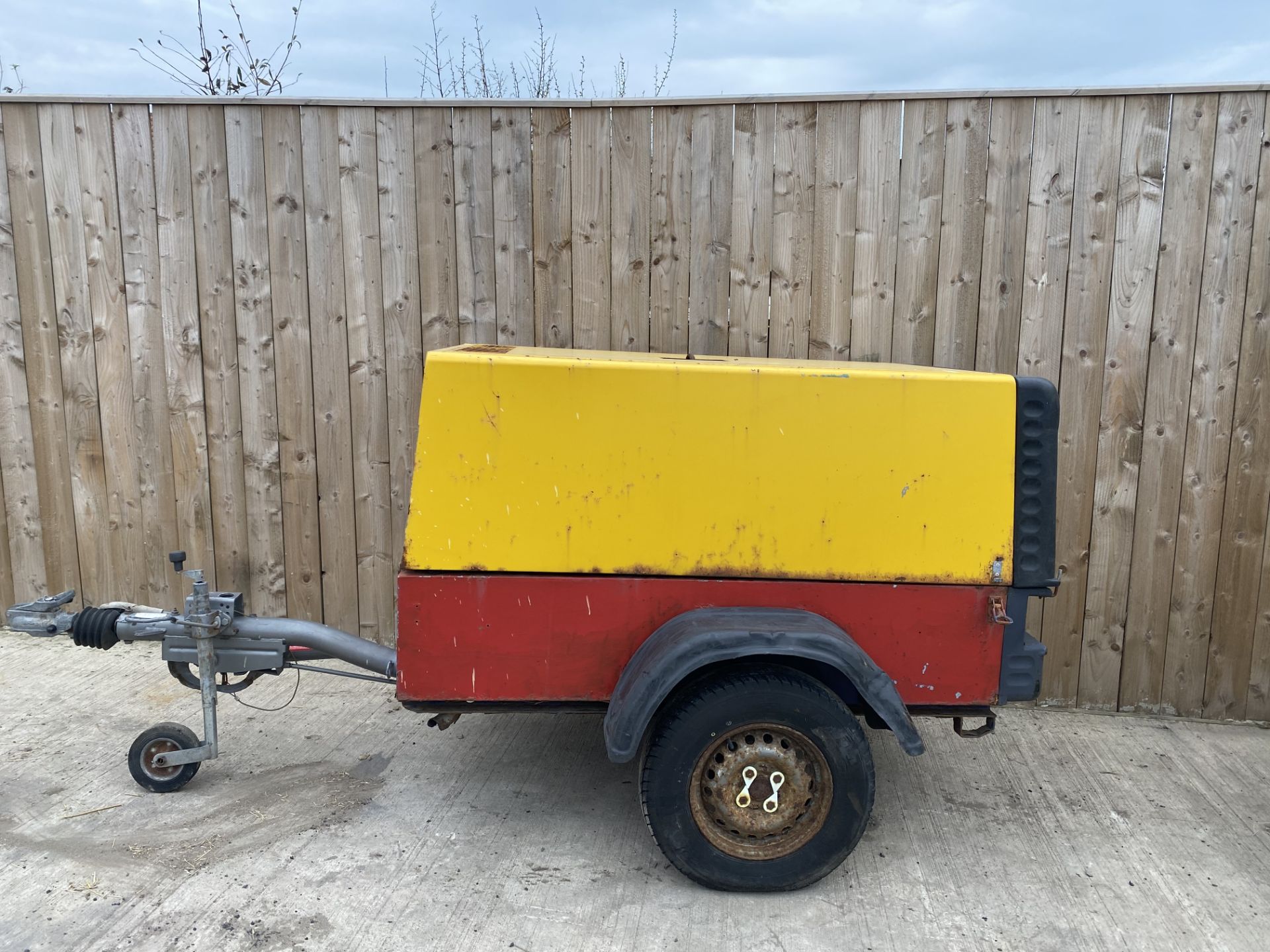 COMPAIR C38 TOW BEHIND DIESEL COMPRESSOR 140CFM LOCATION NORTH YORKSHIRE