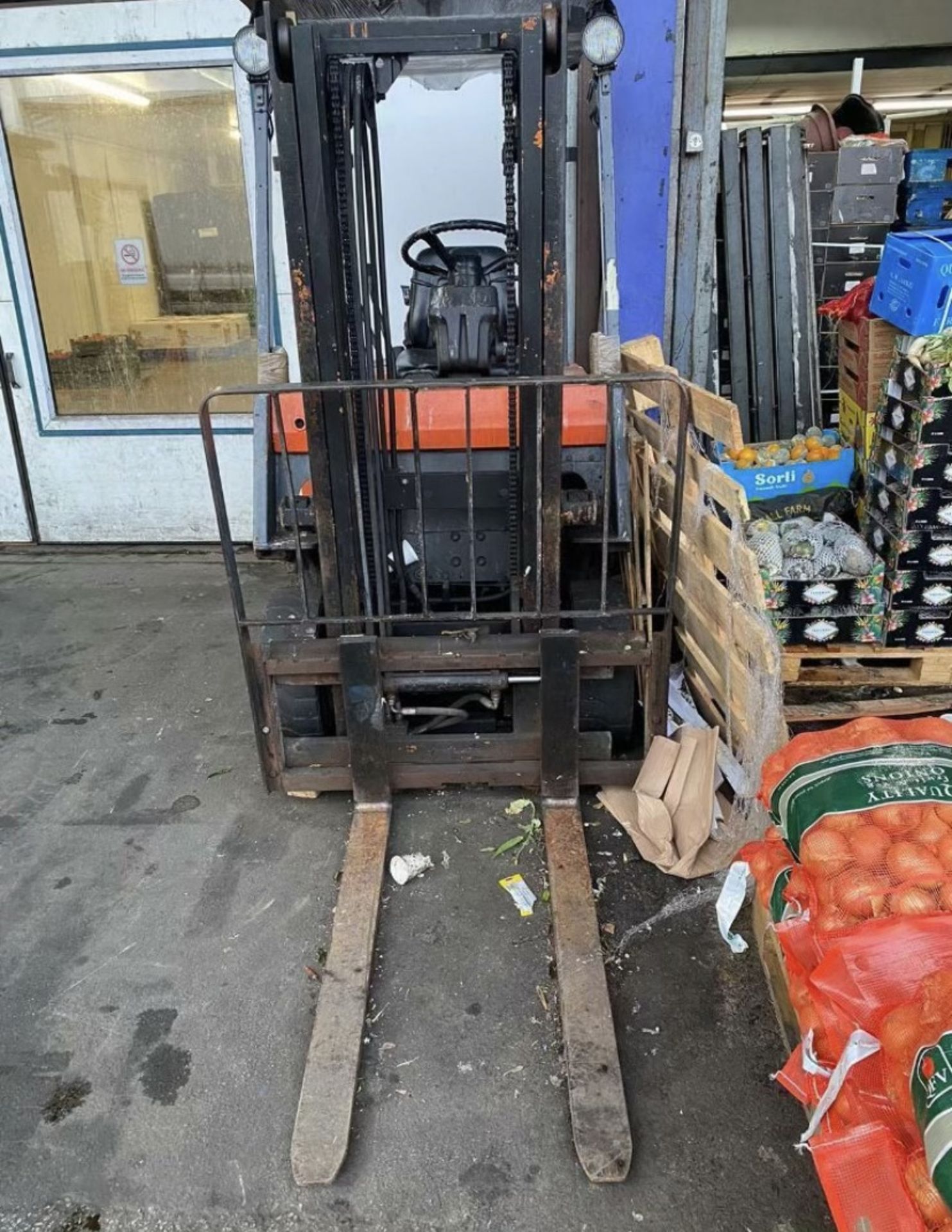 TOYOTA ELECTRIC FORKLIFT TRUCK LOCATION NORTH YORKSHIRE - Image 5 of 5