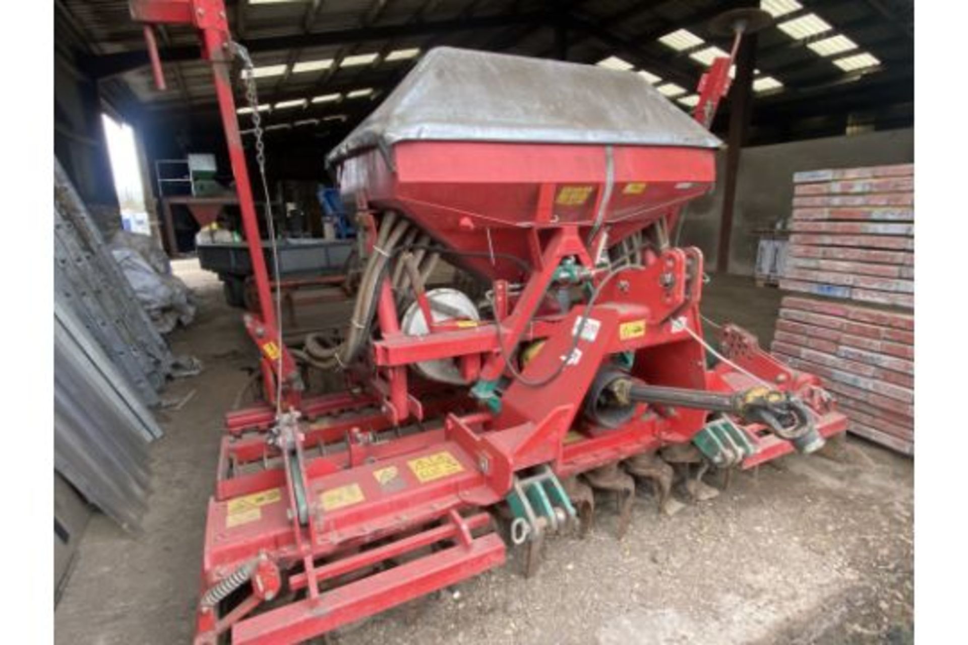 KVERNELAND MODEL D ONE PASS SEED DRILL DIRECT FARM RETIREMENT ENTRY - Image 6 of 8