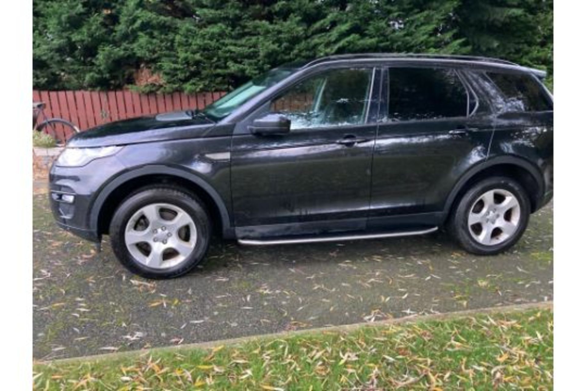 LAND ROVER DISCOVERY SPORT 2.0 TD4 SE TECH 150 S/S  STARTS RUNS AND DRIVES REGISTERED: 18th Nov 2015 - Image 5 of 6