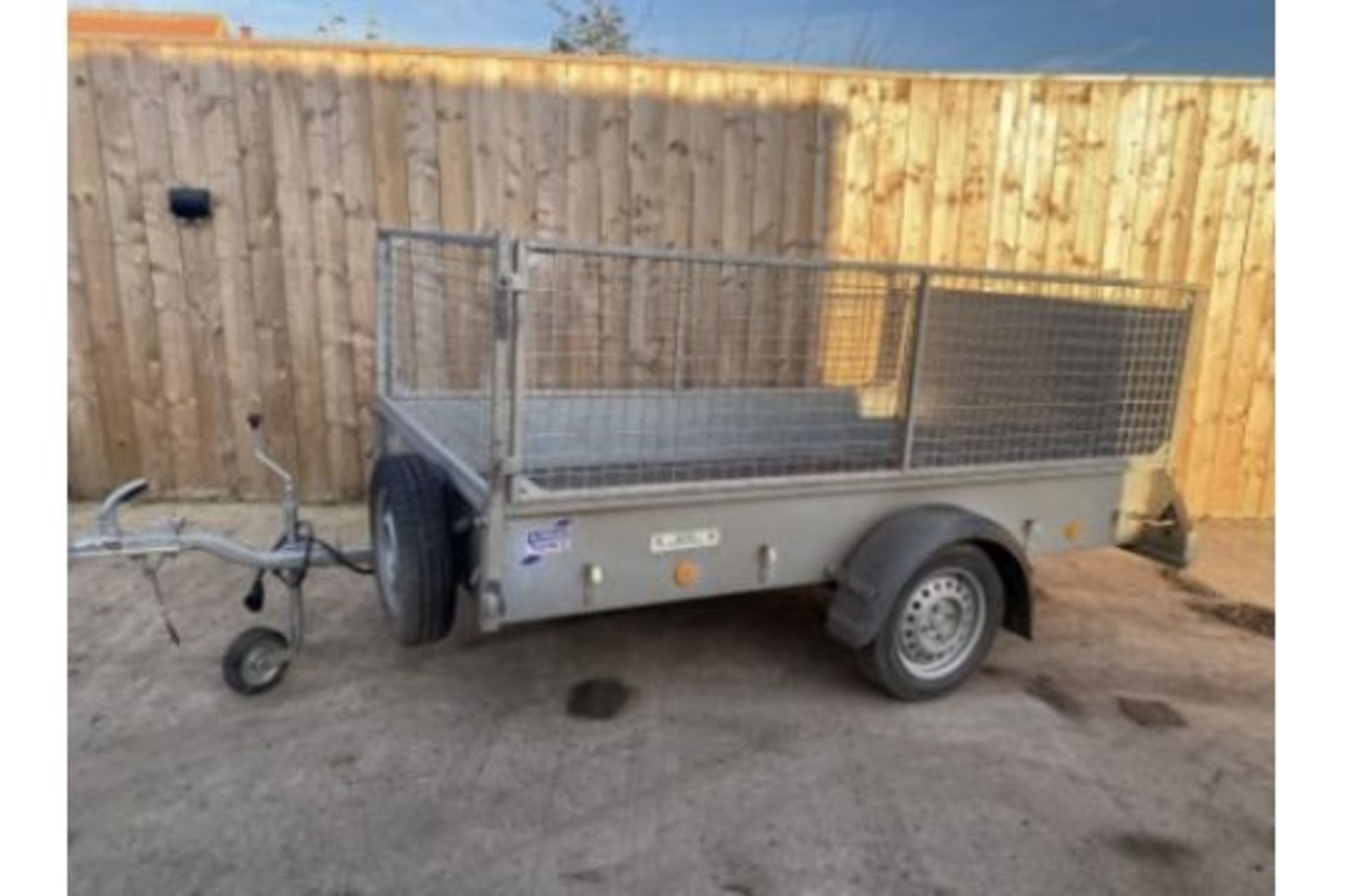 IFOR WILLIAMS P8E YEAR: 2021 8 x 5 WITH REAR RAMP & CAGE SIDES  PLUS VAT - Image 2 of 6