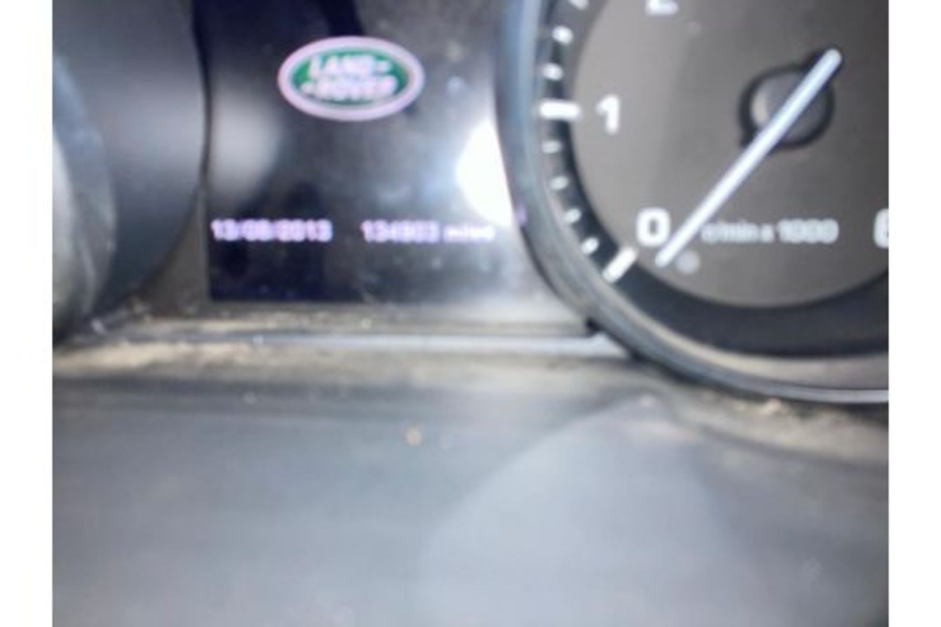 LAND ROVER DISCOVERY SPORT 2.0 TD4 SE TECH 150 S/S  STARTS RUNS AND DRIVES REGISTERED: 18th Nov 2015 - Image 6 of 6