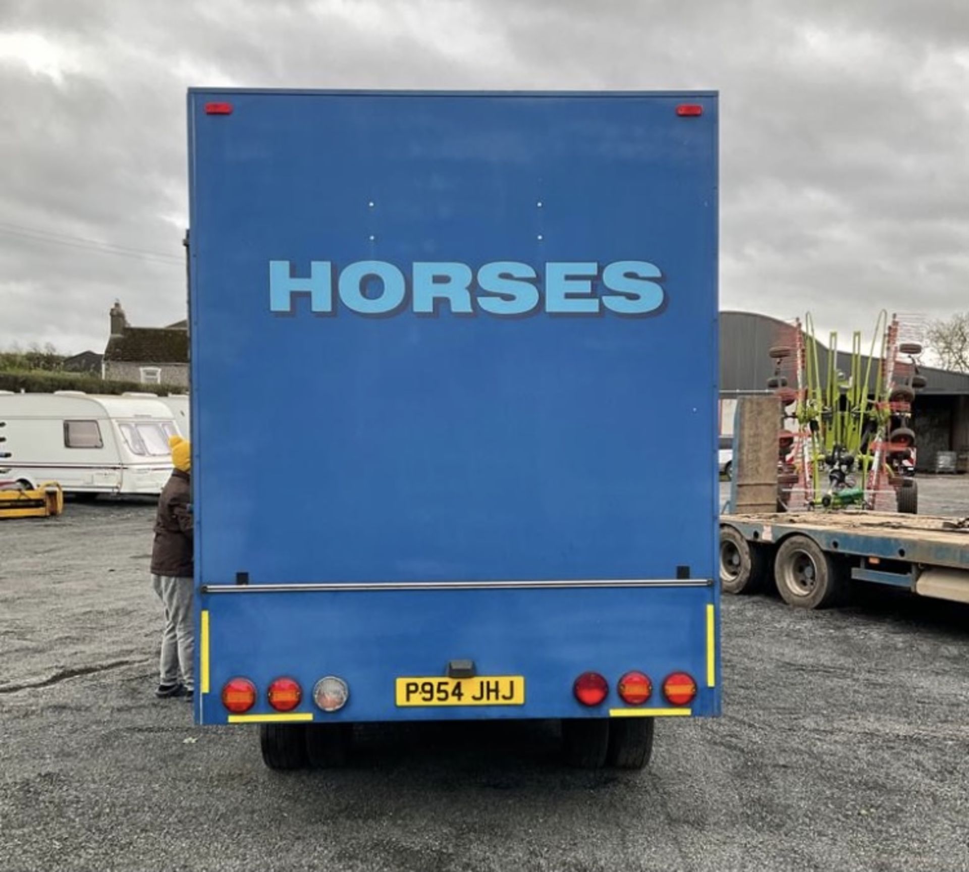 HORSEBOX TWO STALL IVECO .GROOMS AREA AND SIDE RAMP.STARTS RUNS AND DRIVES .LOCATED IN NORTHERN - Image 2 of 9