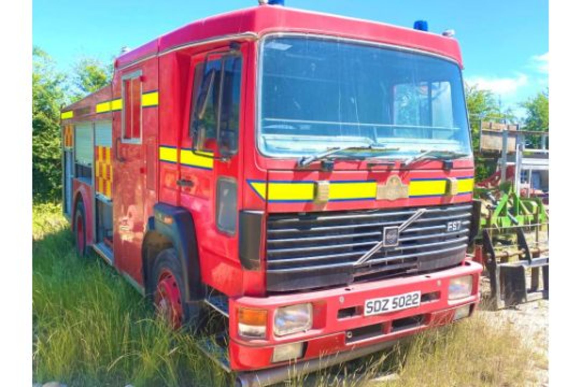 VOLVO FS7 FIRE ENGINE  DFR: 01/04/1995 COACHBUILT BY BROWNS  EX NIFRS - Image 2 of 8