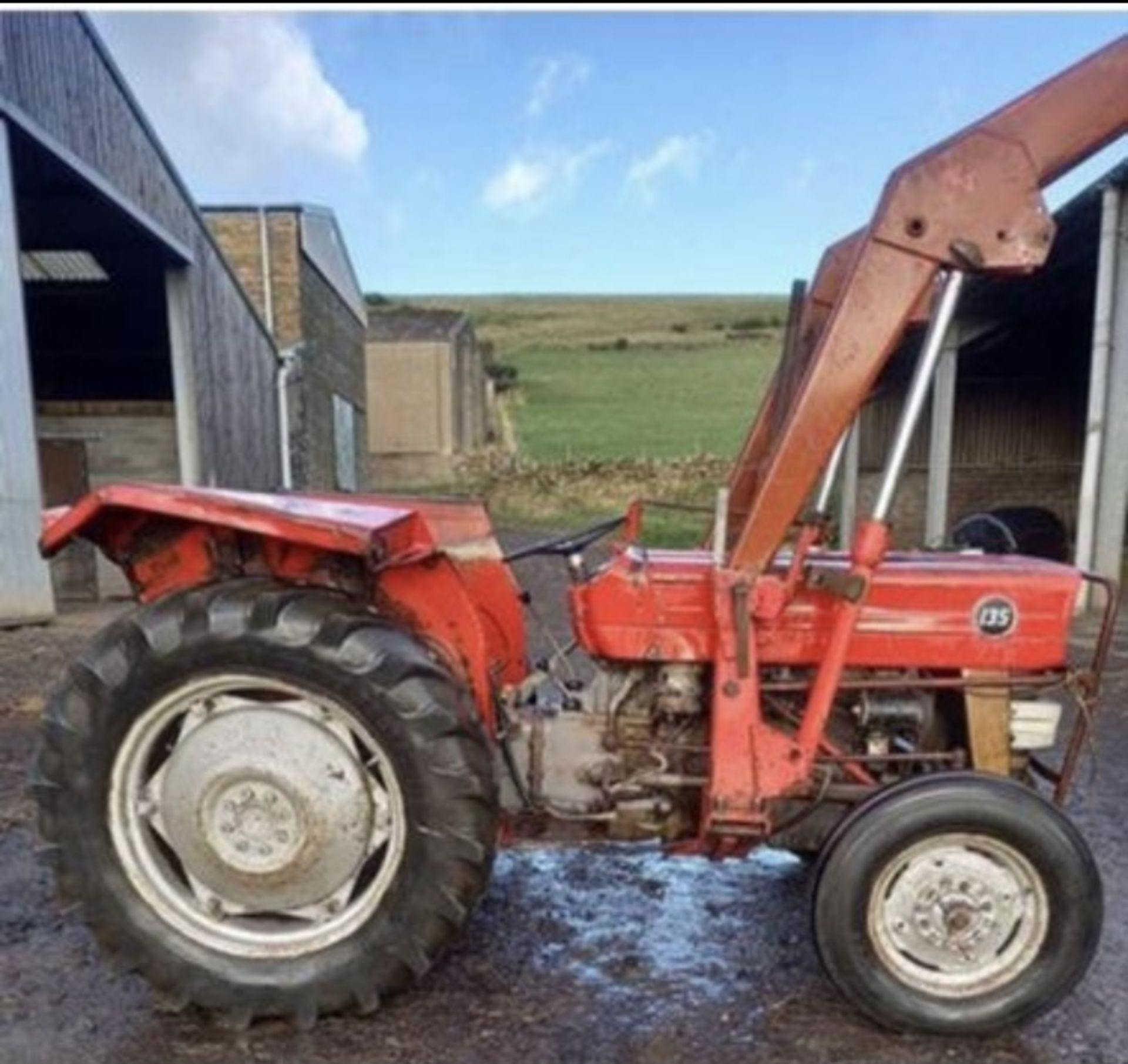 MASSEY  FERGUSON 135 3190 HOURS WITH LOADER 1970 . STARTS DRIVES LIFTS.LOCATED IN NORTHERN IRELAND. - Image 2 of 5