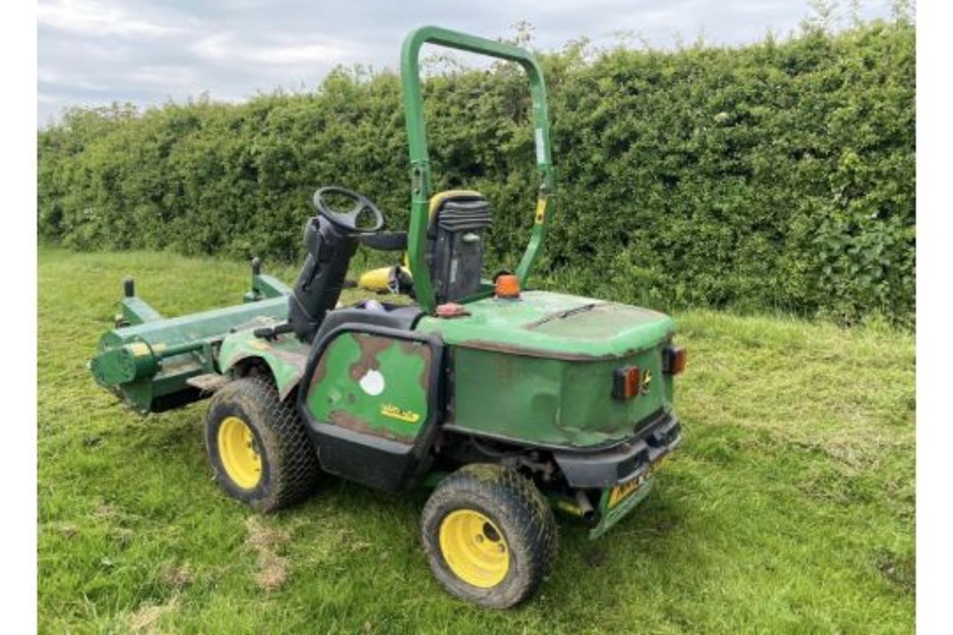 JOHN DEERE OUTFRONT FLAIL MOWER YEAR: 2012 (ROAD REGISTERED STARTS RUNS DRIVES & CUTS MAJOR FLAIL - Image 3 of 3