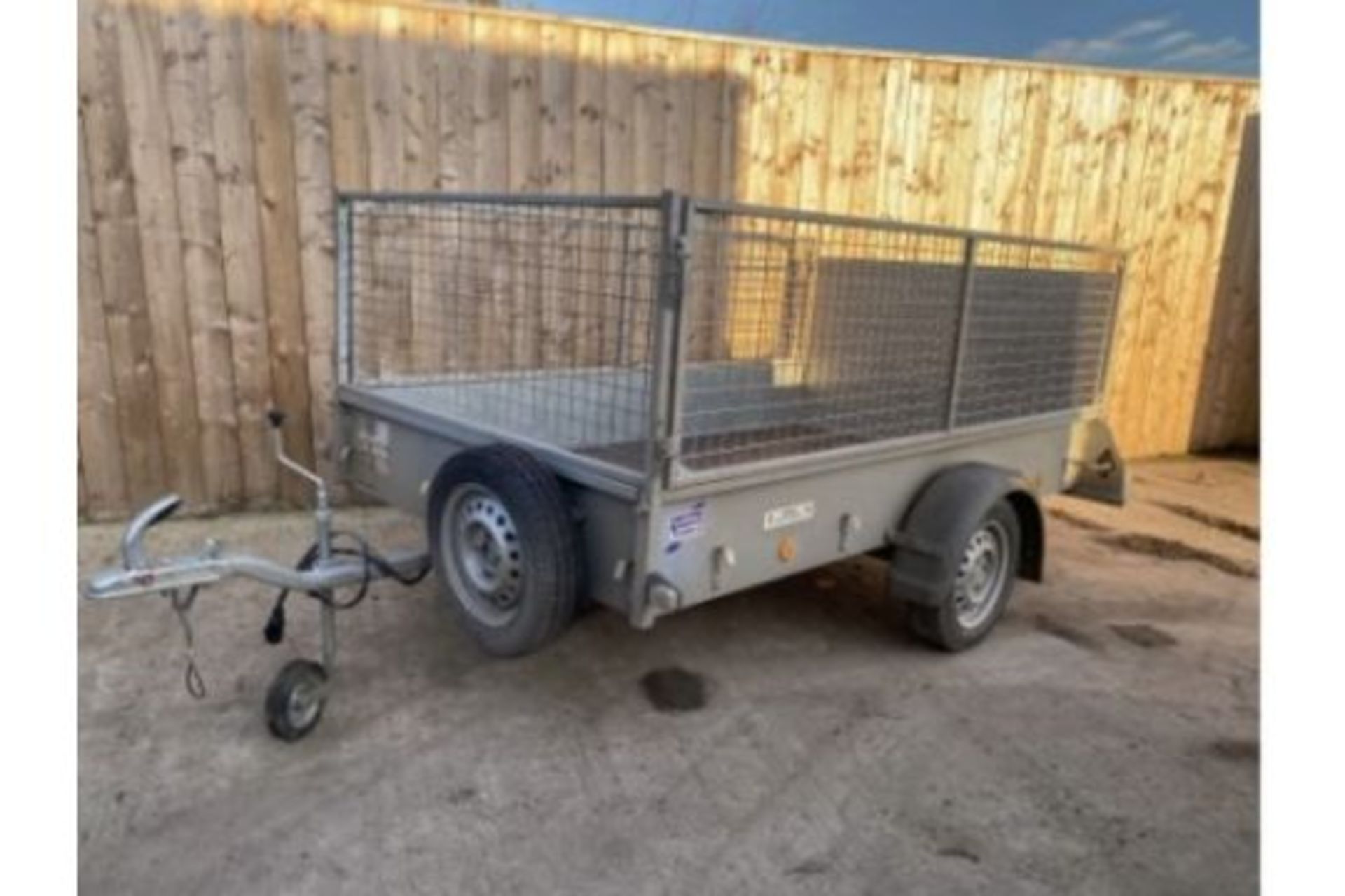 IFOR WILLIAMS P8E YEAR: 2021 8 x 5 WITH REAR RAMP & CAGE SIDES  PLUS VAT