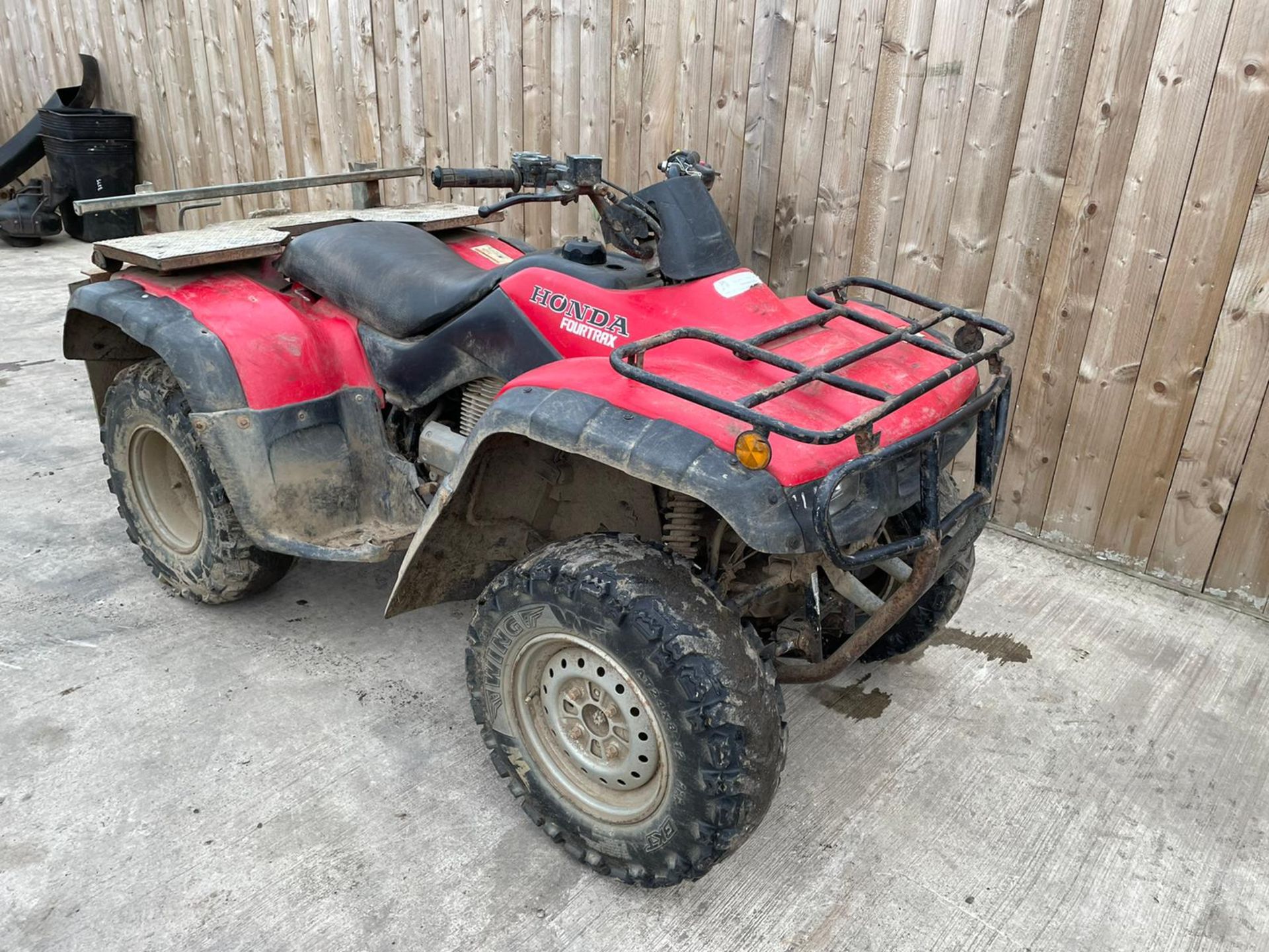 HONDA FOURMAN FARM QUAD 4X4  MANUAL SHIFT GEARS TOW BAR, MUD FLAPS AND RACKS  DIRECT FROM LOCAL FARM - Image 6 of 6