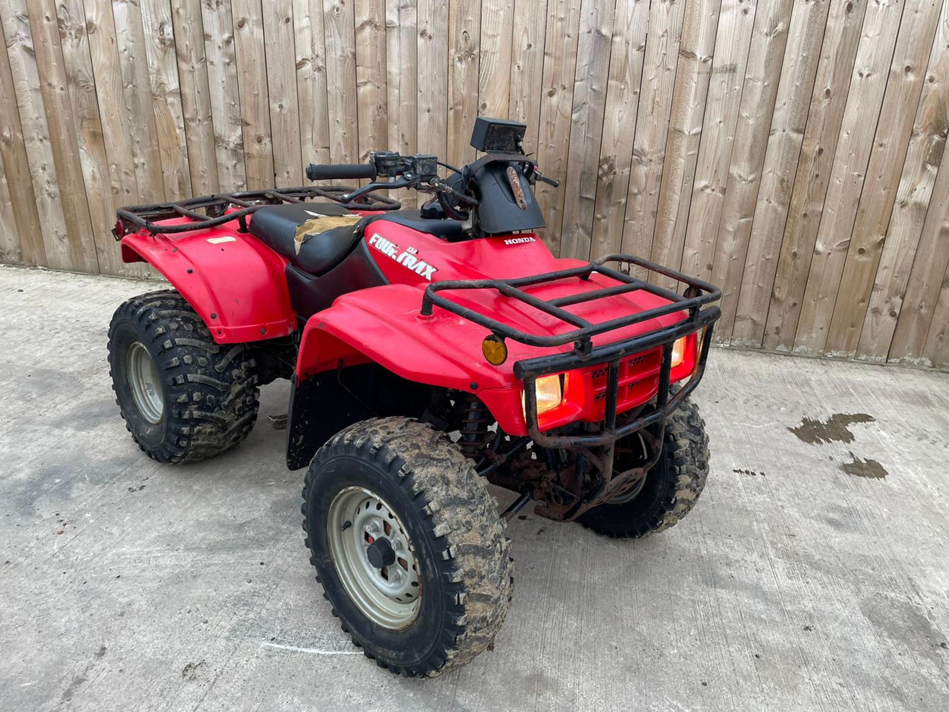 HONDA FOURTRAX FARM QUAD ROAD REGISTERED WITH V5 YEAR 2005 STARTS RUNS & DRIVES   DELIVERY AVAILABLE - Image 2 of 5