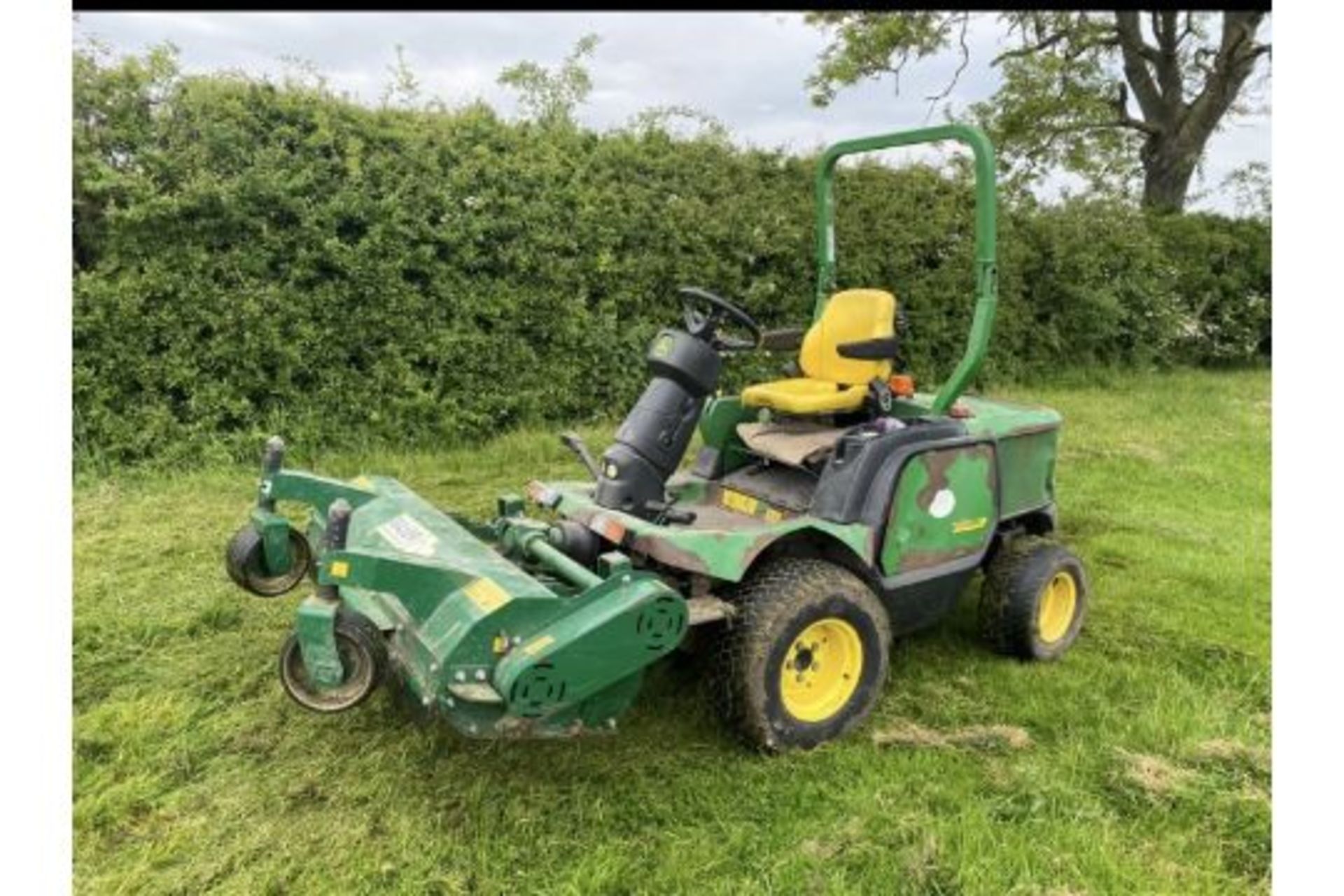 JOHN DEERE OUTFRONT FLAIL MOWER YEAR: 2012 (ROAD REGISTERED STARTS RUNS DRIVES & CUTS MAJOR FLAIL - Image 2 of 3