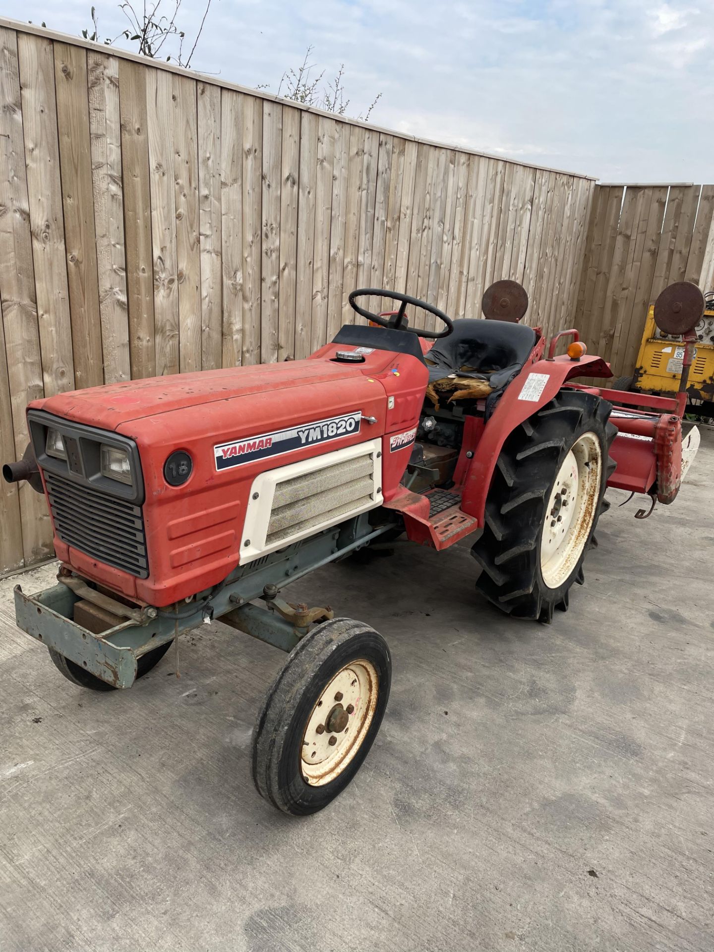 YANMAR YM1280 COMPACT TRACTOR & ROTOVATOR ATTACHMENT  HOURS: 829 3 CYLINDER YANMAR DIESEL ENGINE - Image 3 of 7