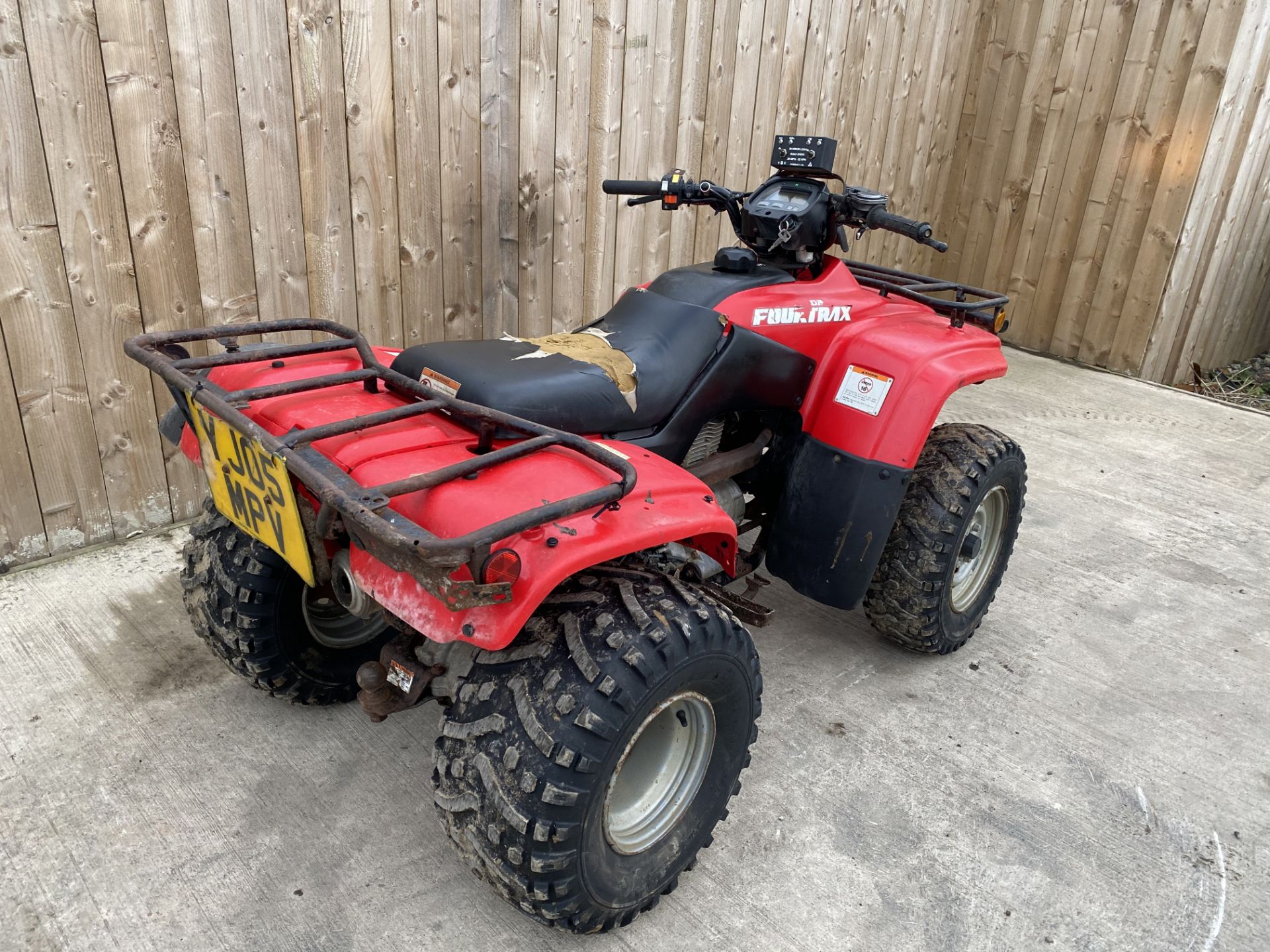 HONDA FOURTRAX FARM QUAD ROAD REGISTERED WITH V5 YEAR 2005 STARTS RUNS & DRIVES   DELIVERY AVAILABLE - Image 5 of 5