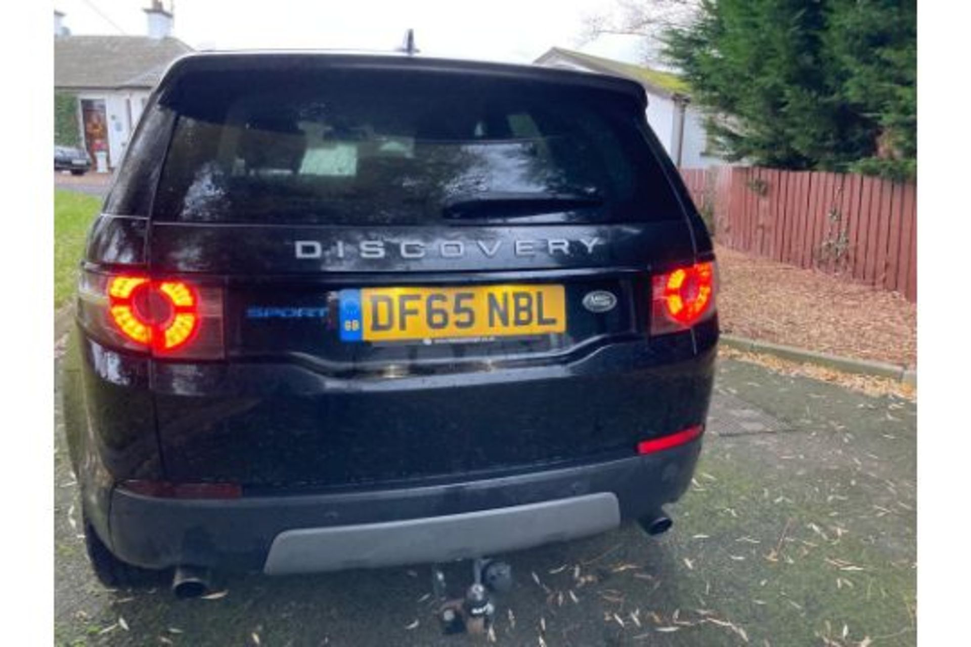 LAND ROVER DISCOVERY SPORT 2.0 TD4 SE TECH 150 S/S  STARTS RUNS AND DRIVES REGISTERED: 18th Nov 2015 - Image 4 of 6