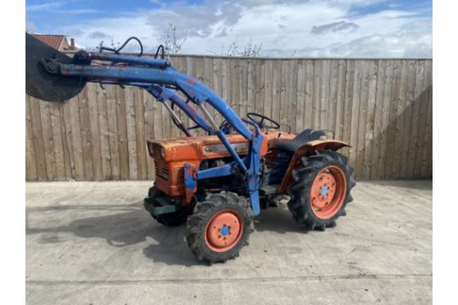 KUBOTA 4X4 COMPACT TRACTOR & LOADER *LOCATION NORTH YORKSHIRE*