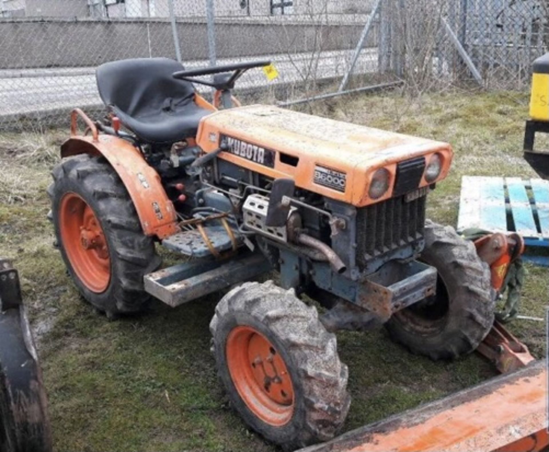 KUBOTA B600 4X4 TRACTOR WITH SNOW PLOUGH LOCATION NORTHERN IRELAND.